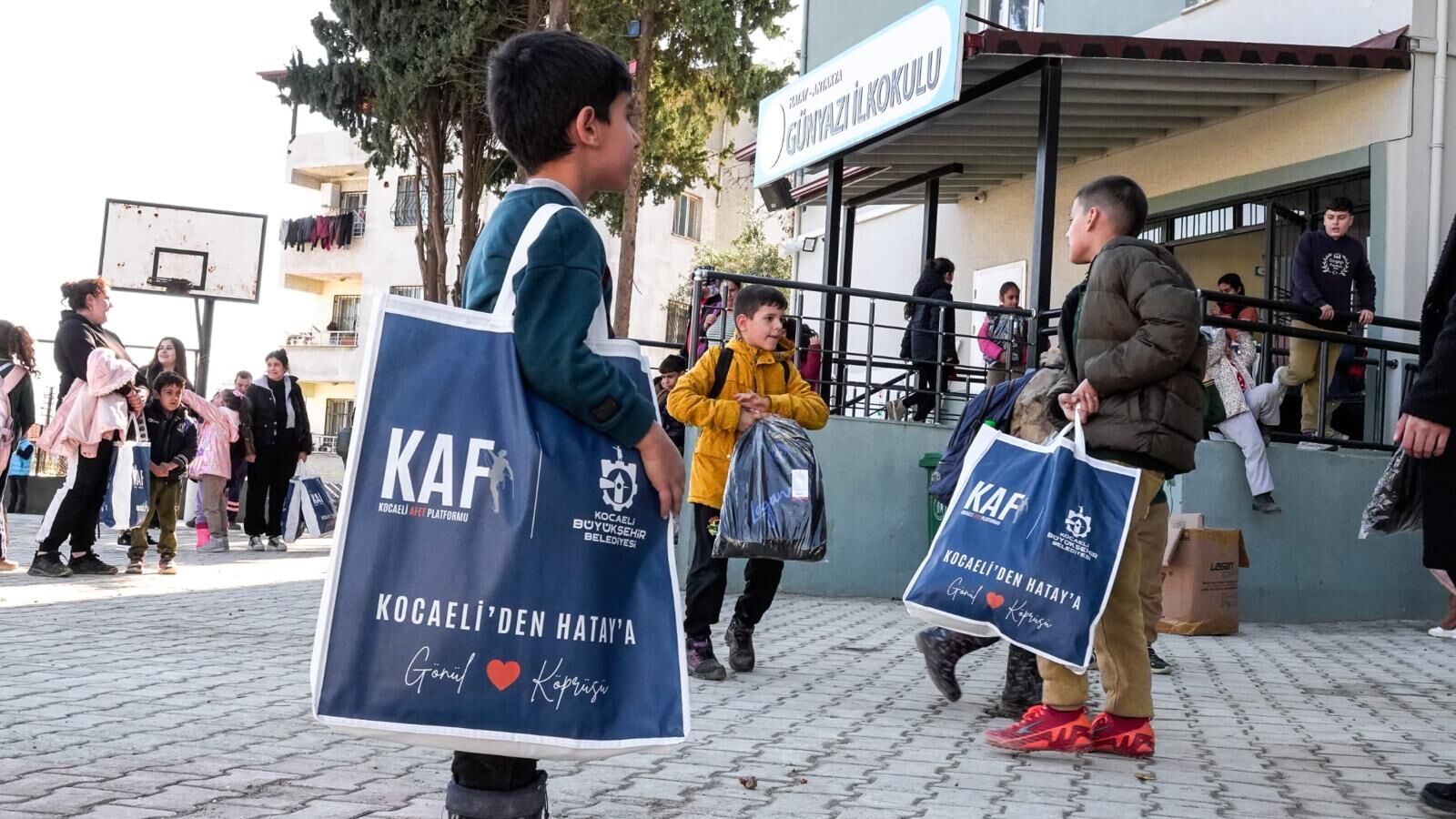 Büyükşehir'den Hataylı Afetzedelere Vefa Ziyareti (3)