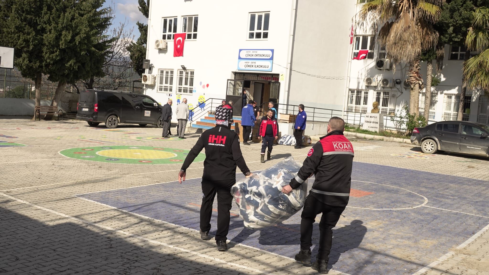 Büyükşehir'den Hataylı Afetzedelere Vefa Ziyareti (6)