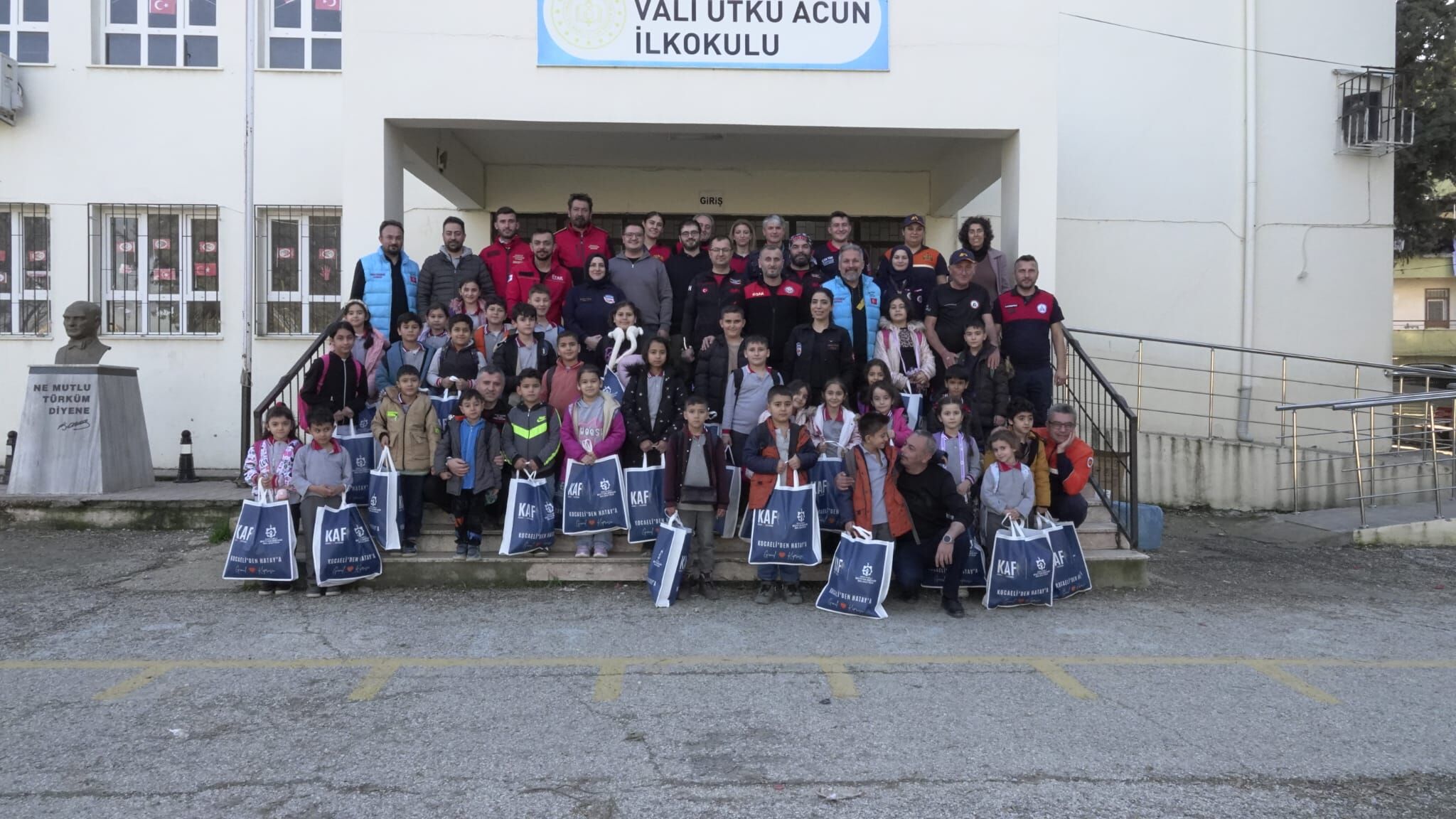 Büyükşehir'den Hataylı Afetzedelere Vefa Ziyareti (7)