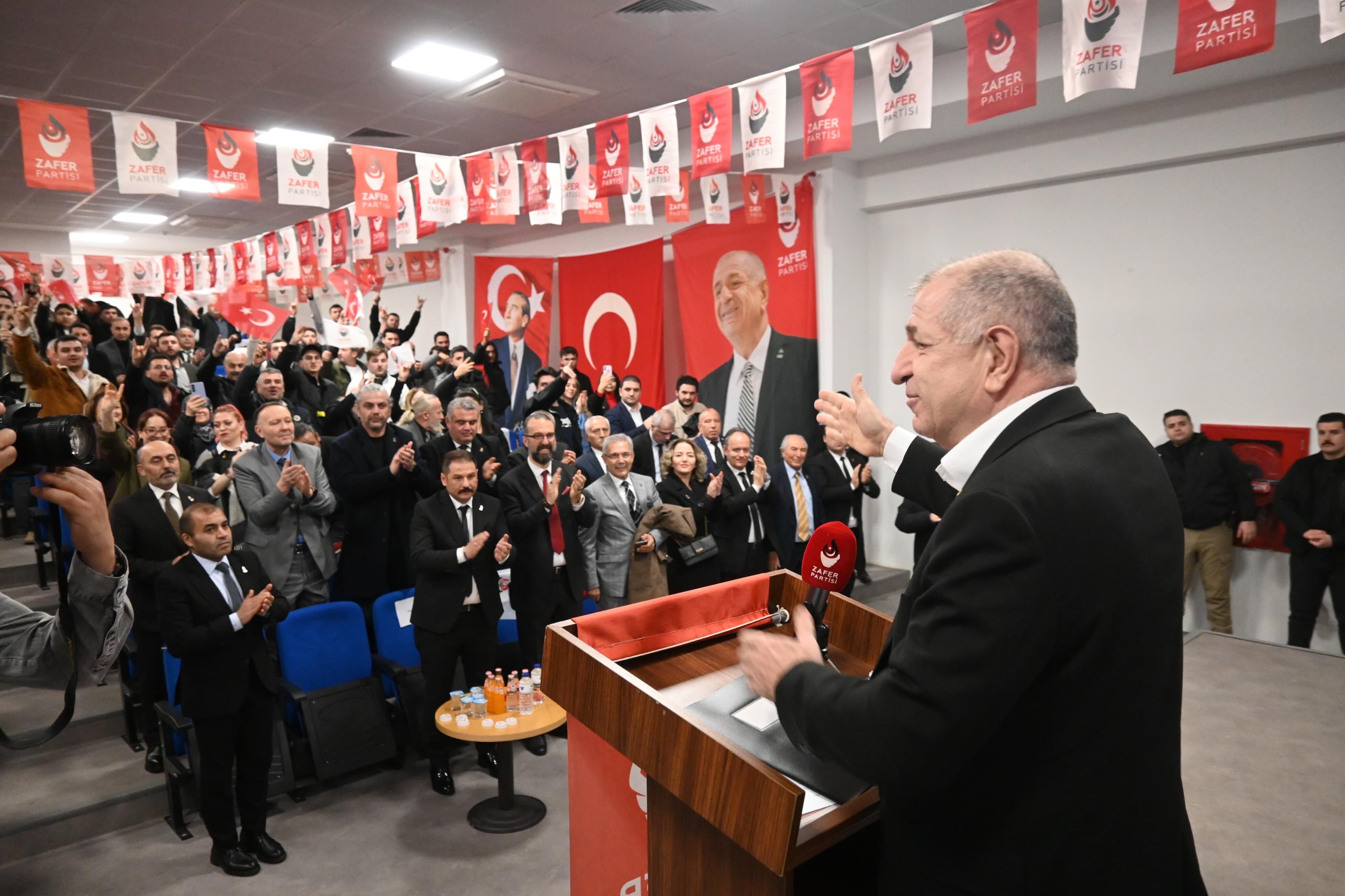 Ümit Özdağ 25 Günde İstanbul’un 19 İlçesini Ziyaret Etti-4