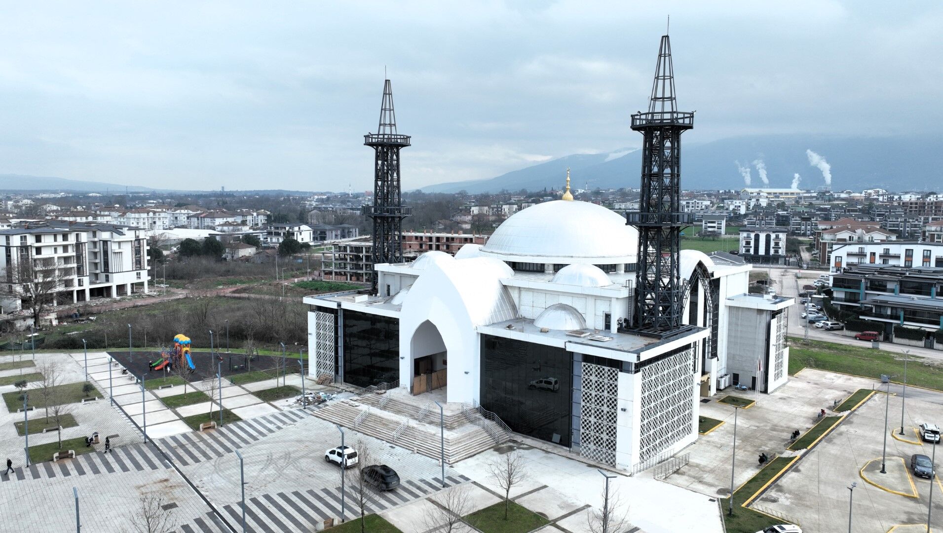 Kartepe Kent Meydanı Camii Ilk Teravihle Açılıyor (1) (Büyük)