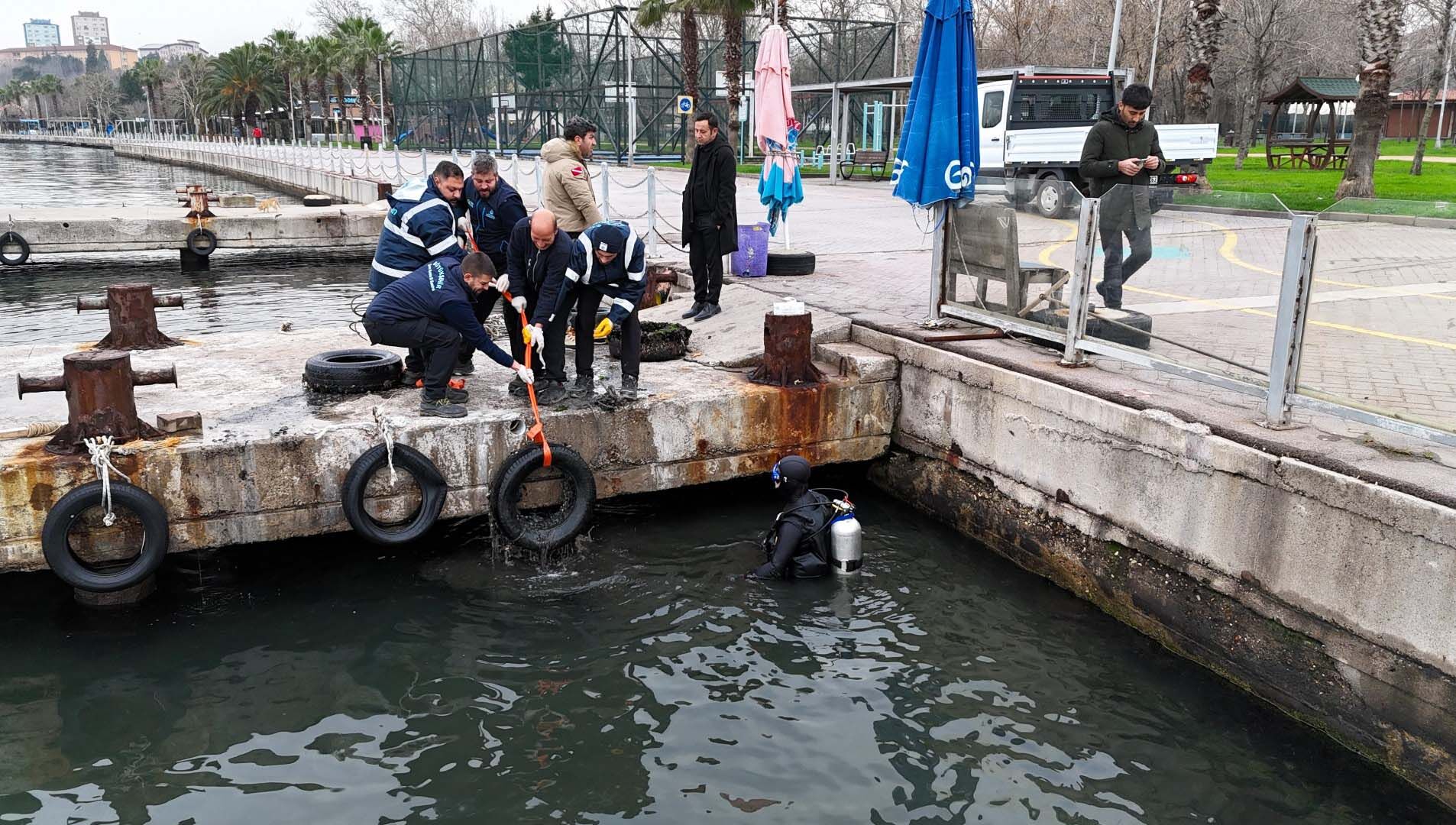 Körfez'de Deniz Dibi Araç Lastiğinden Temizlendi (3)-1