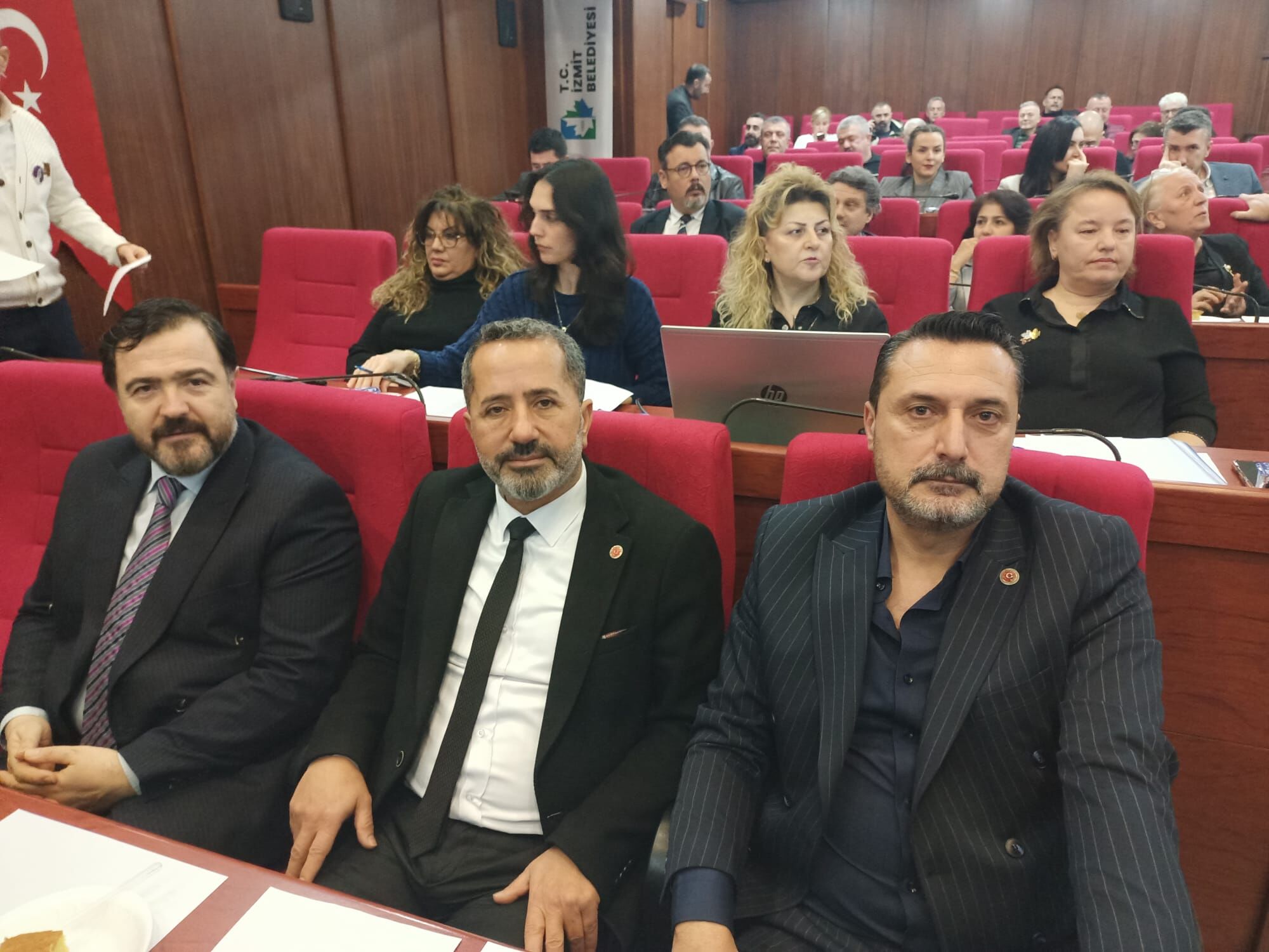 Kocaeli’de mecliste tansiyon yükseldi: “Kraliçe yerine koyuyorsanız teşekkür ederim” sözü damga vurdu-1