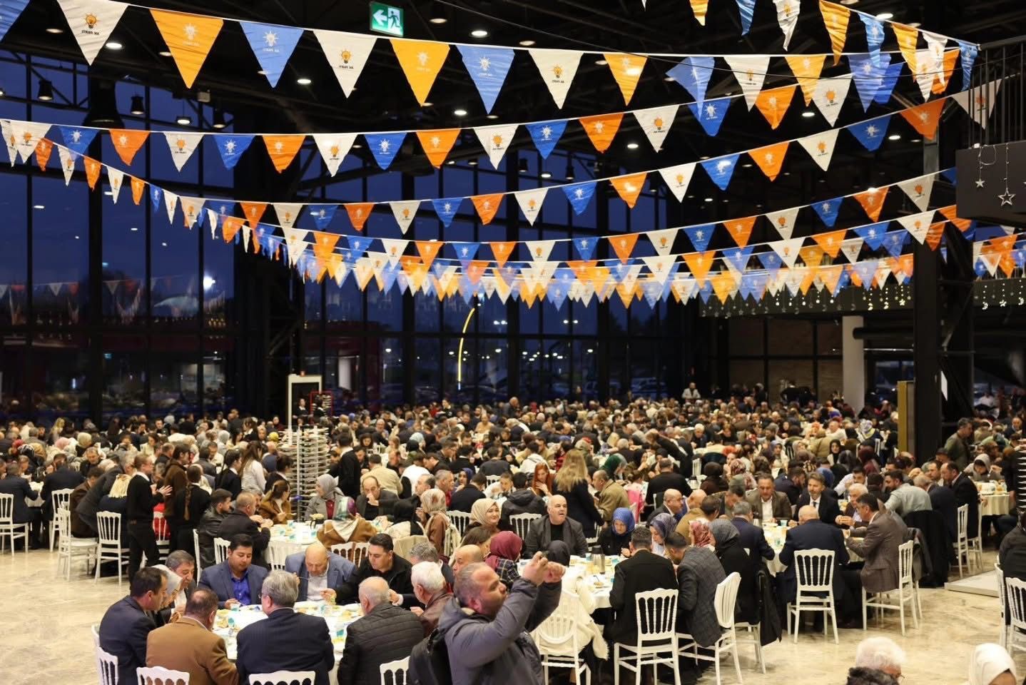 Başkan Büyükakın Da Katıldı Ak Parti Iftarında 3 Bin Kişi Aynı Sofrada Oruçlarını Açtı (21)