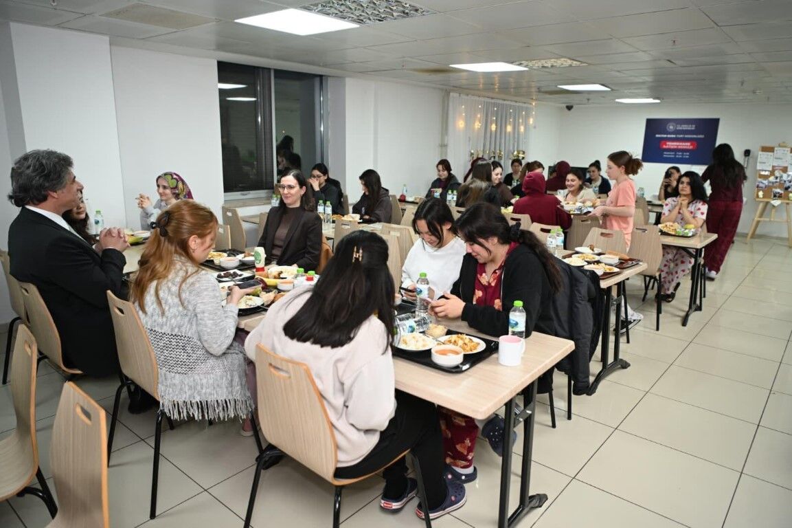 Başkan Kocaman İftar Sofrasında Öğrencilerle Buluştu (2)