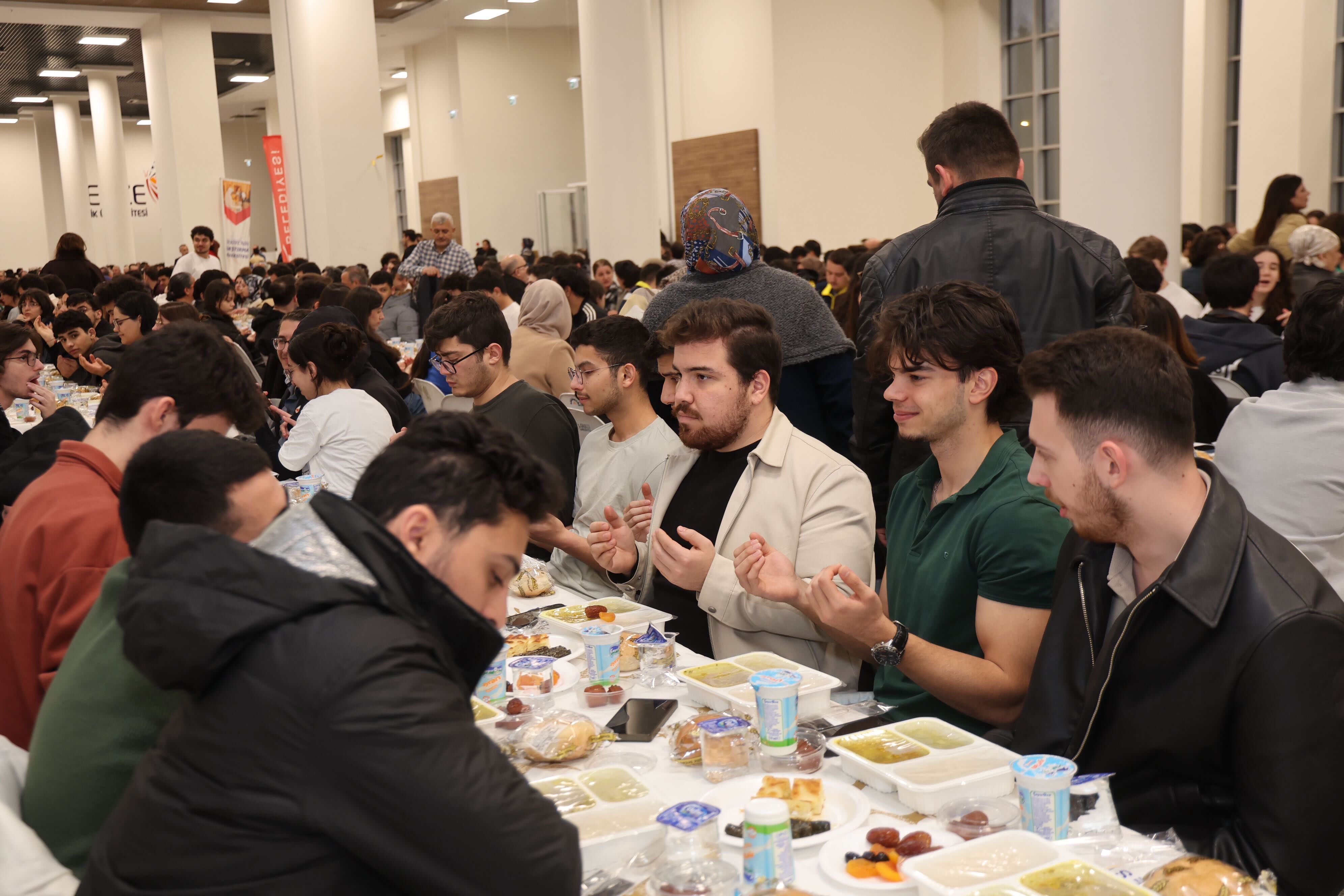Bıyık, Üniversiteli Gençlerle Iftar Sofrasında Buluştu (3)
