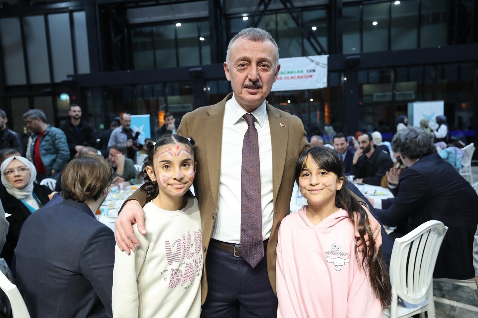 Büyükakın, Tügva Iftarında Gençlerle Bir Araya Geldi (4)