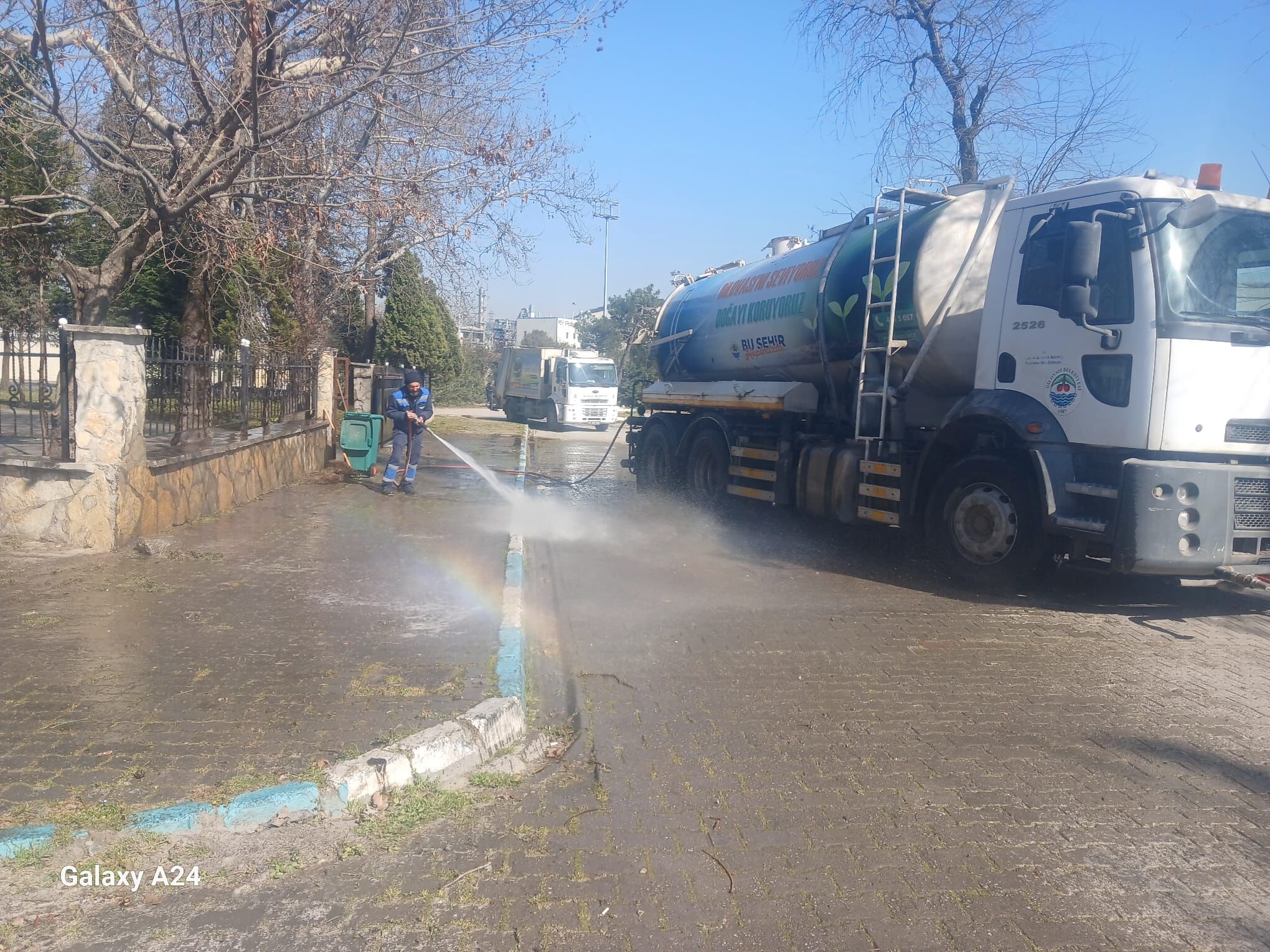 Dilovası’nda Sokaklar Her Gün Yıkanıyor, Pazar Yerleri Dezenfekte Ediliyor (4)