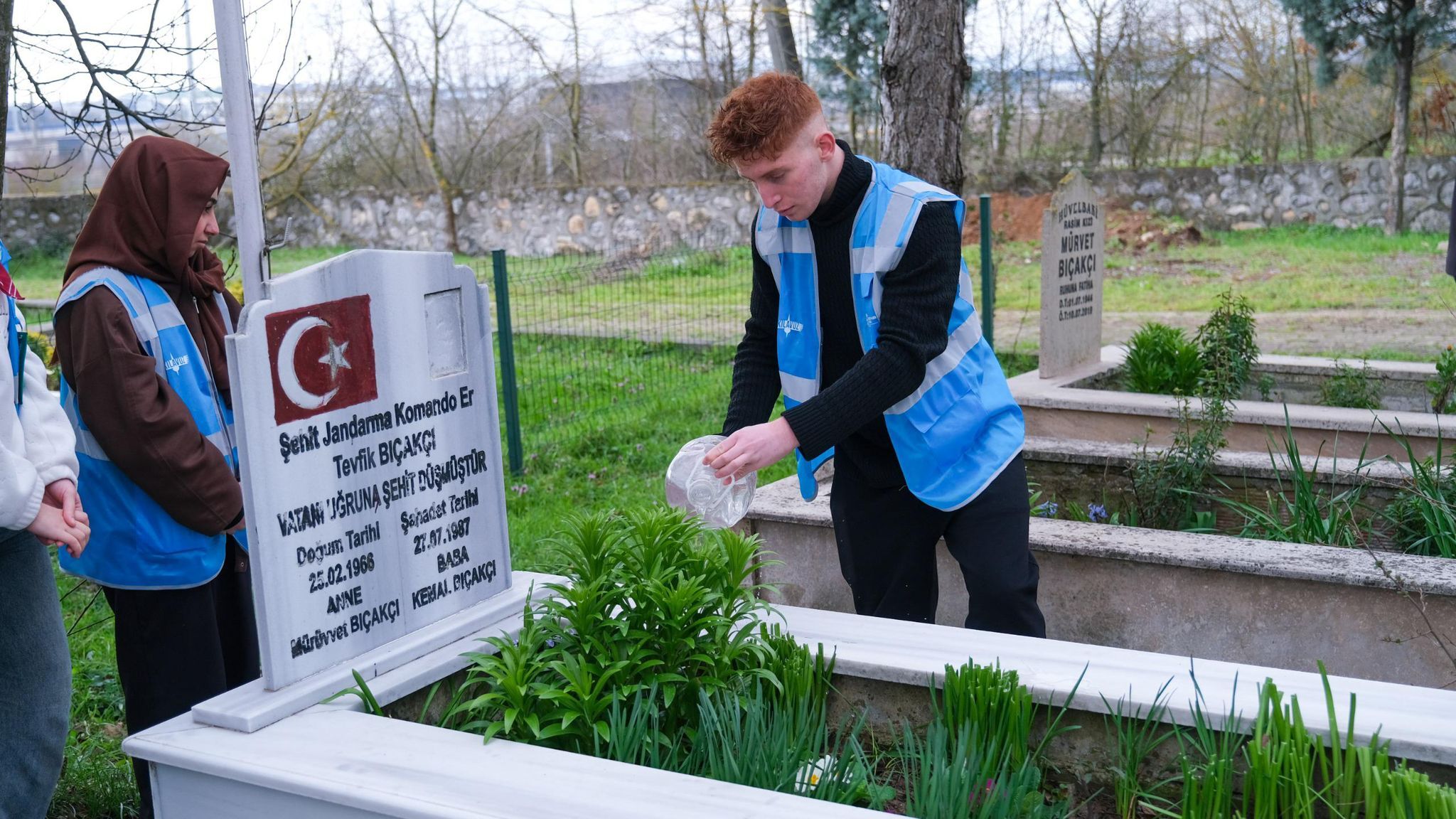 Gençler, Şehitliğe Giderek Saygı Görevini Yerine Getirdi (3)
