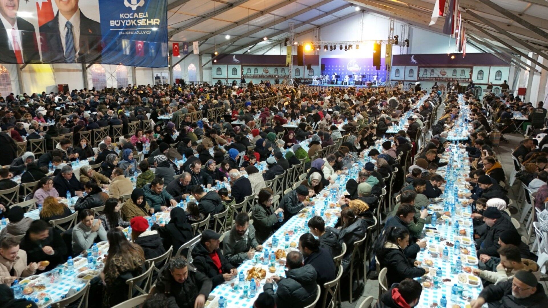 İzmit Kent Meydanı'nda Ramazan Dopdolu Geçti (9)
