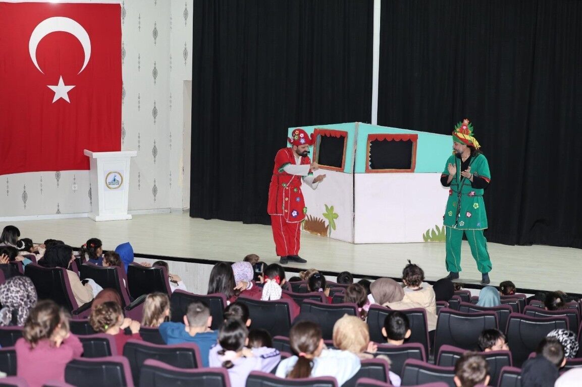Kartepe’de Minikler Tiyatroyla Eğlendi (12)