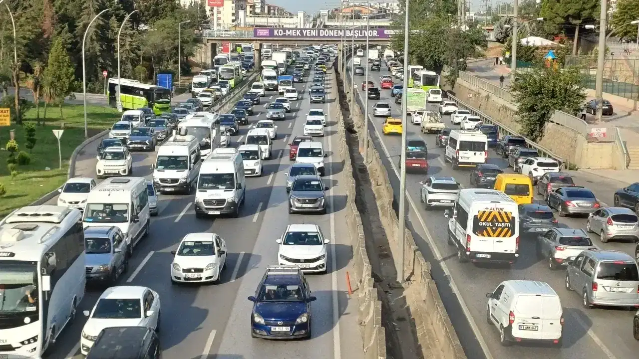 Okullar Acildi Derincede Trafik Kilitlendi 1