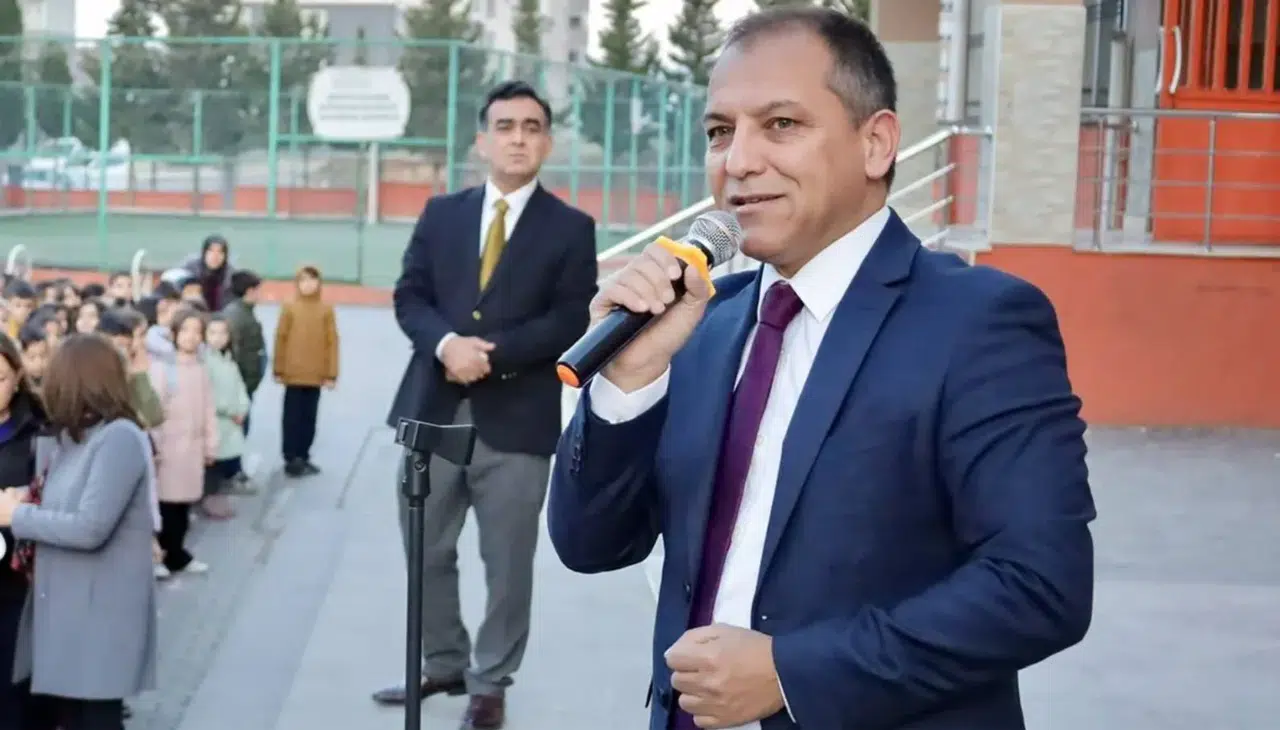2 Jcf Kahramanmaras Il Milli Egitim Muduru Erhan Baydur Gorevden Alindi