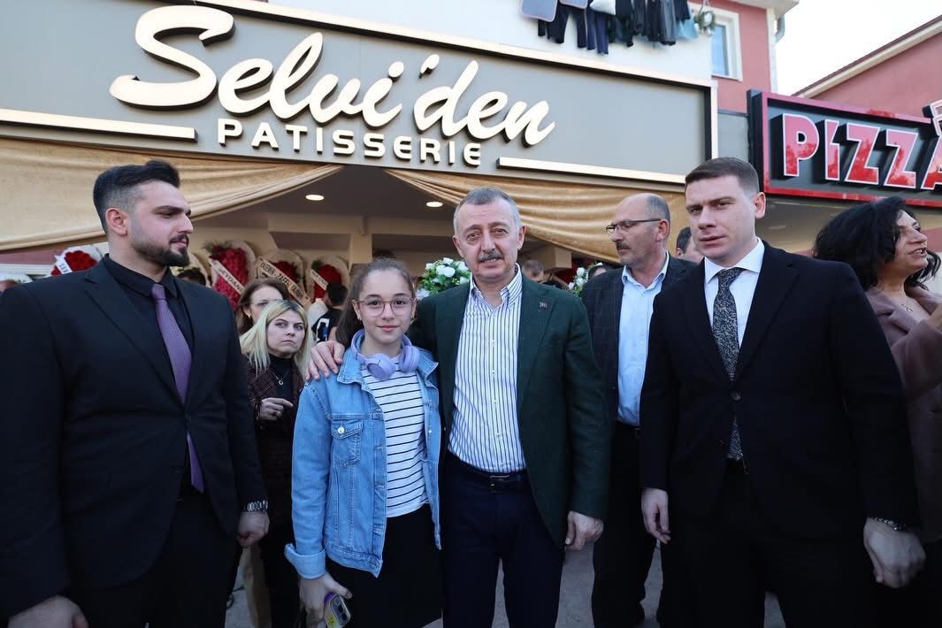 Başkan Büyükakın Esnafları Yalnız Bırakmıyor (6)
