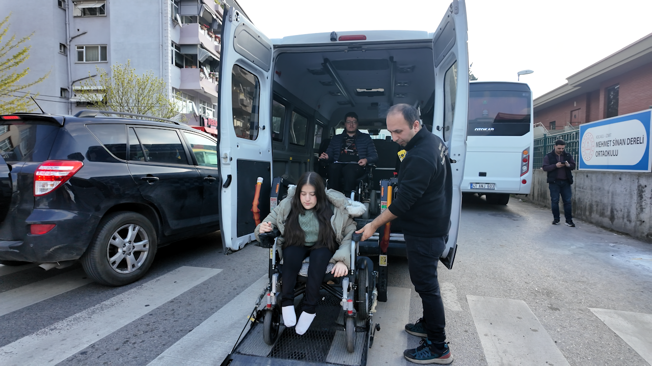 Hayallere Giden Yolda Engelsiz Taksi Köprü Oldu (2)