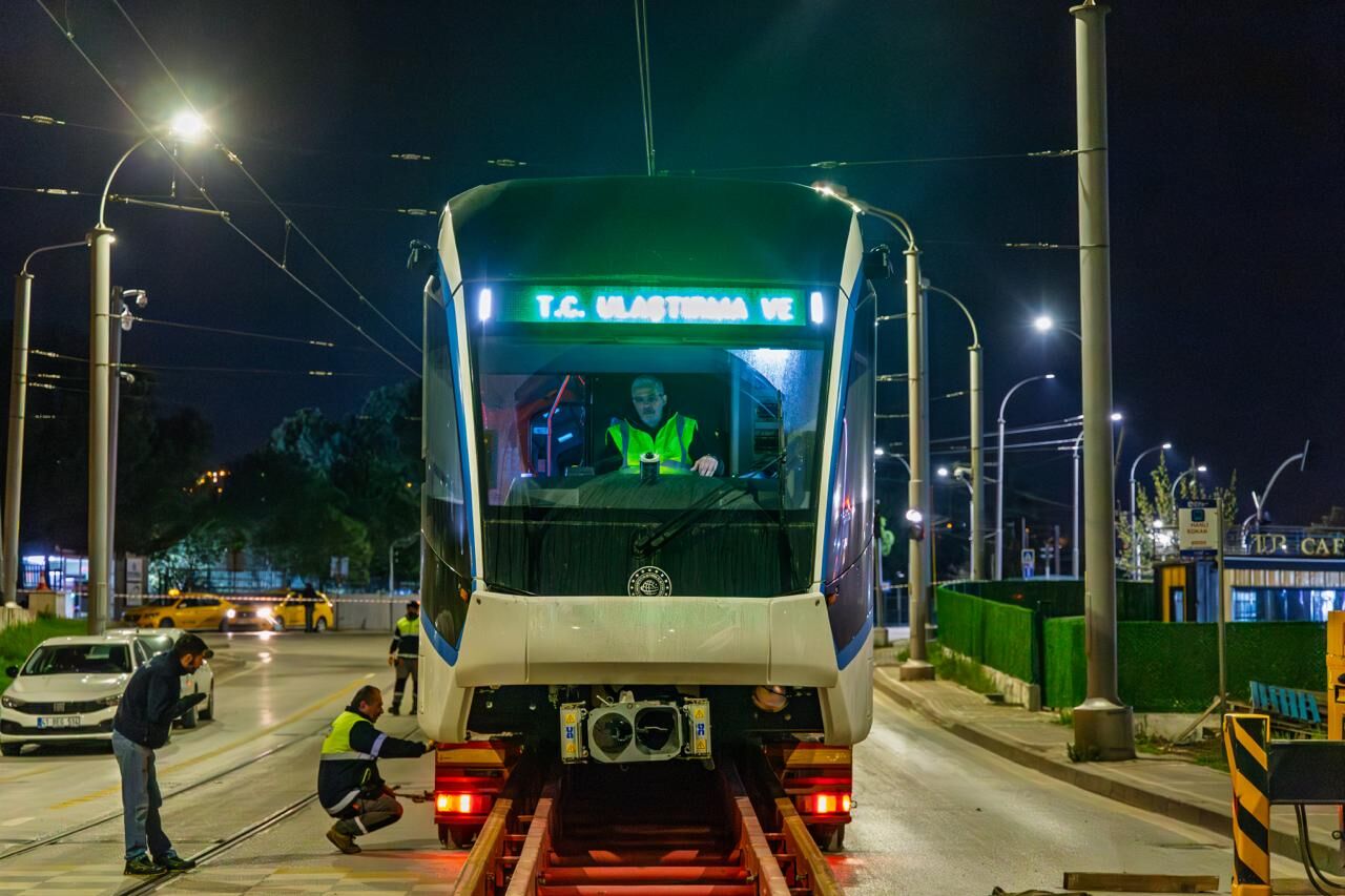 Tramvayların 5'I Bir Yerde, Ulaşım Hızlı Ve Güvende (24) (2)