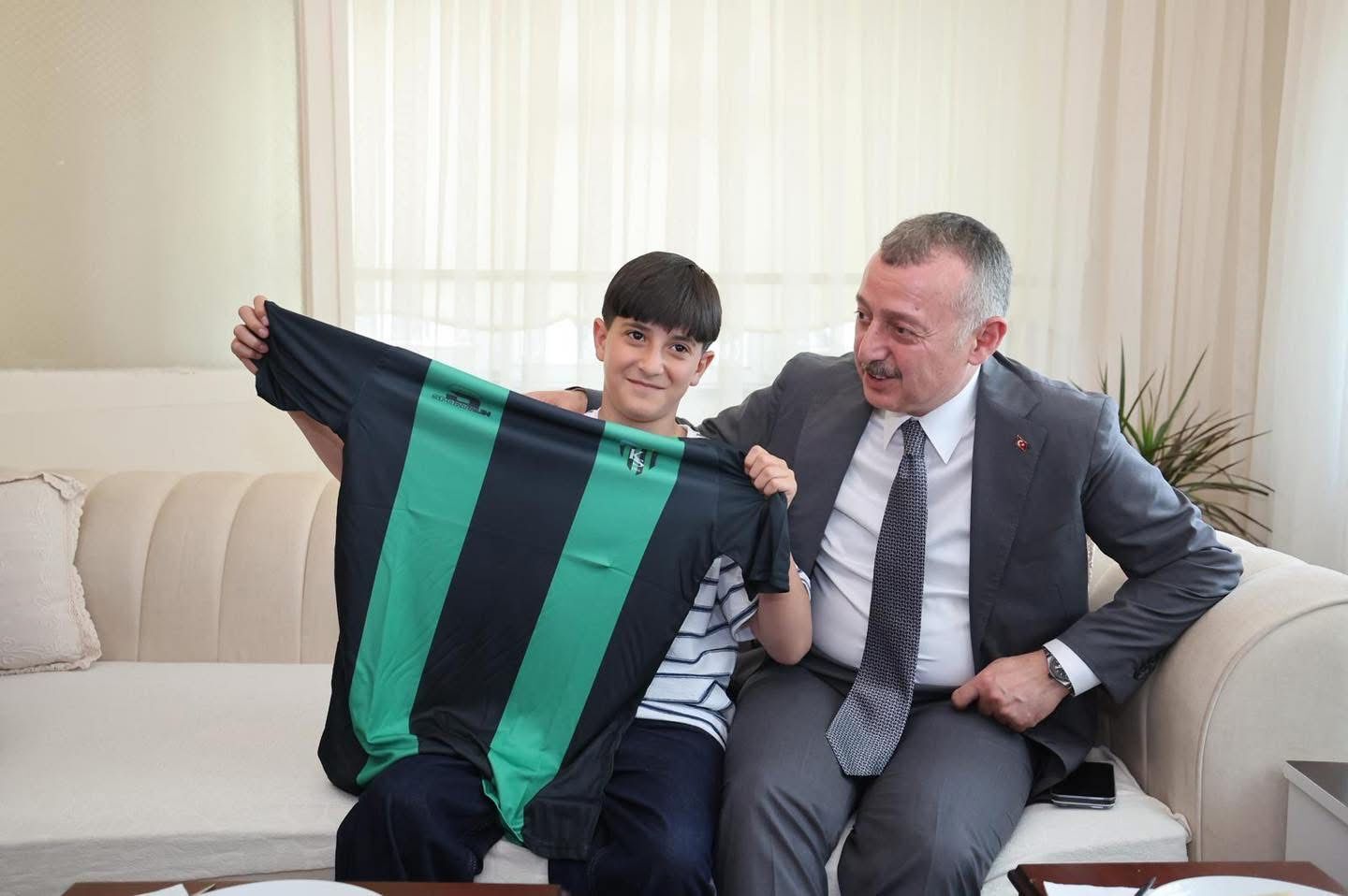 Başkan Büyükakın'dan Arefe Günü Yürek Isıtan Ziyaretler (2)