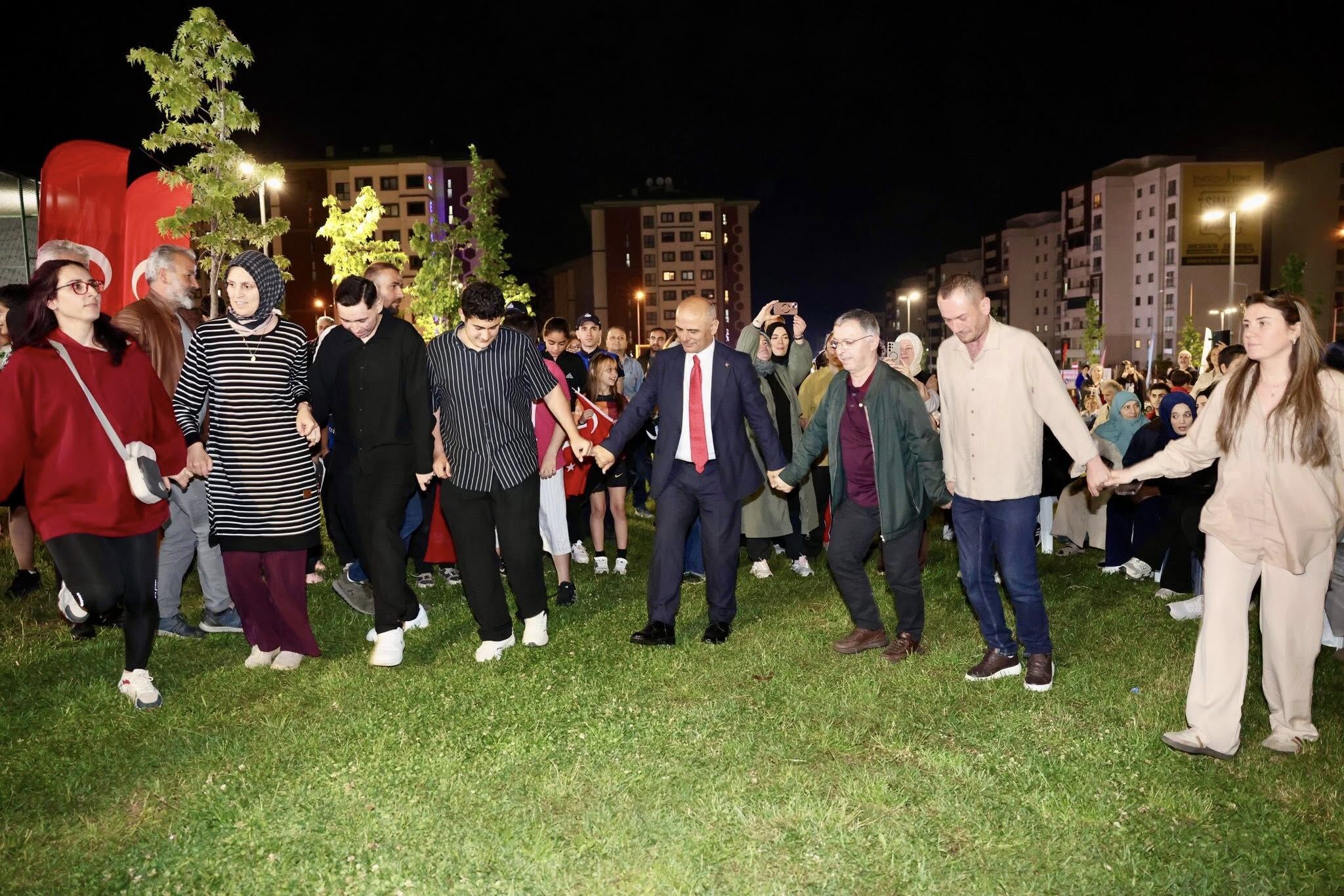 Başkan Da Halay Çekti (1)