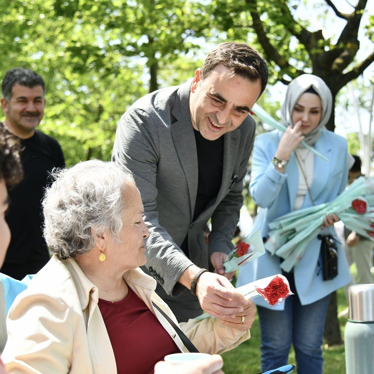 Baskan Ozlu Anneler Gunu1