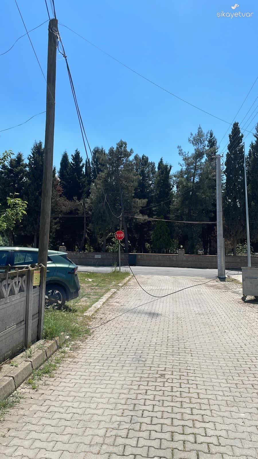Kartepe Duygu Sokakta Asfalt Calismasi Sonrasi Asili Kablo Ve Tahta Direk Hayati Tehlike 1