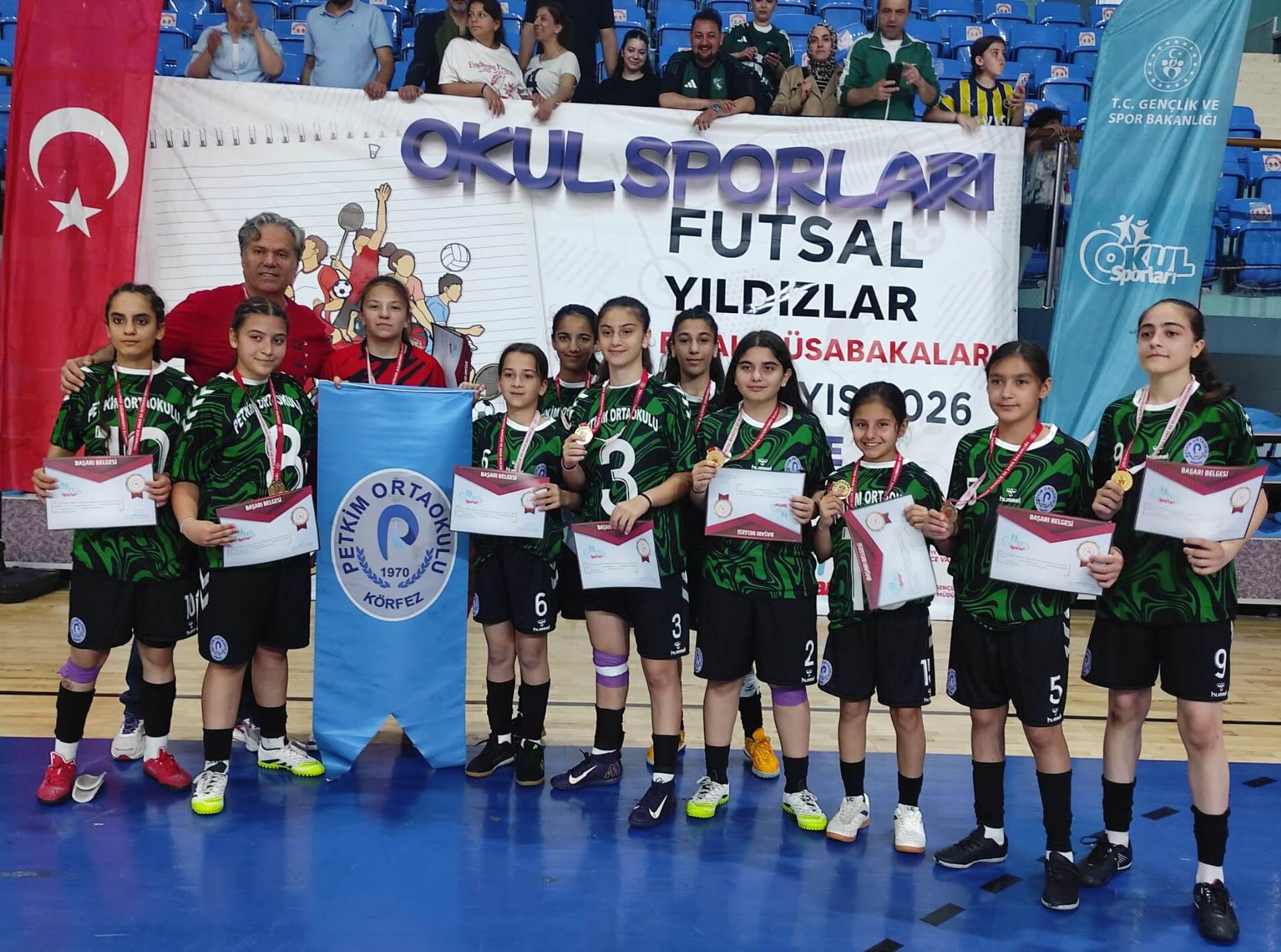 Körfezli̇ Kizlar Futsalda Fi̇nallere Kaldi 3