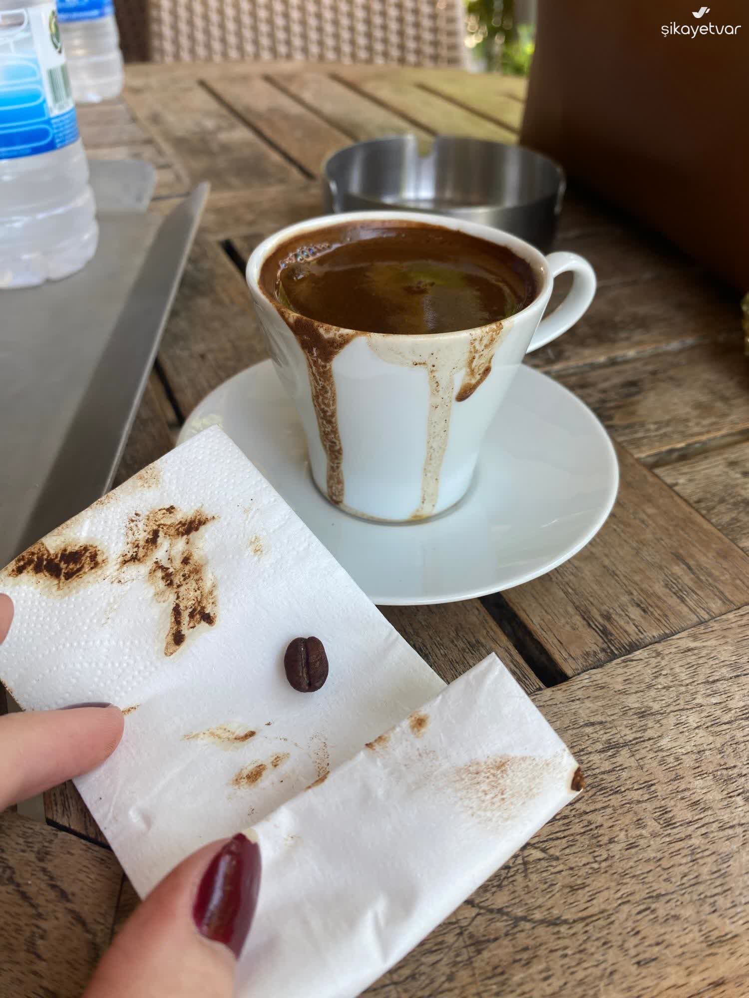 Çay ve kahveyi çok sıcak içenler dikkat