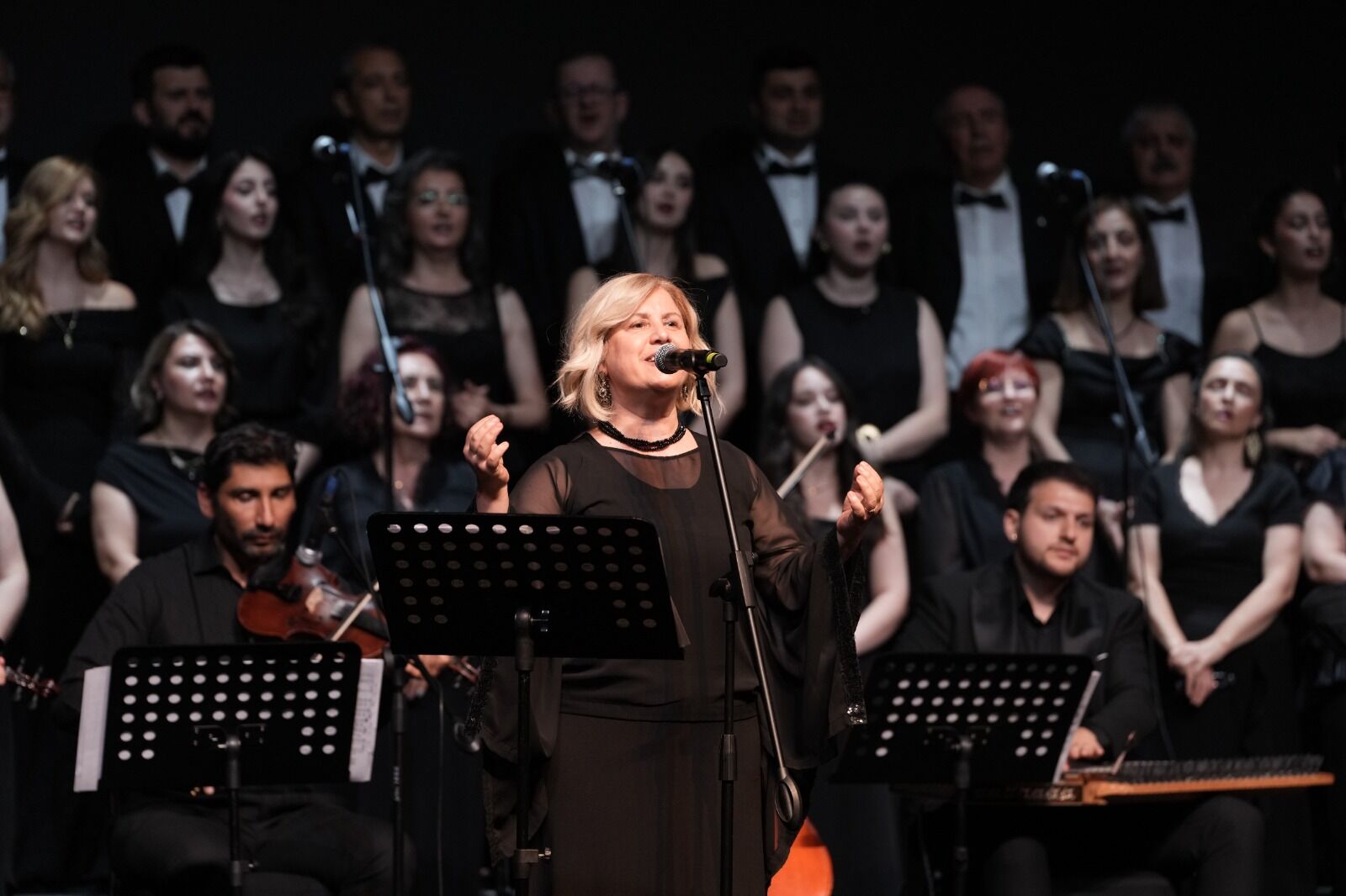 Büyükşehir Tsm Korosu Yazı Şarkılarla Karşıladı (7)