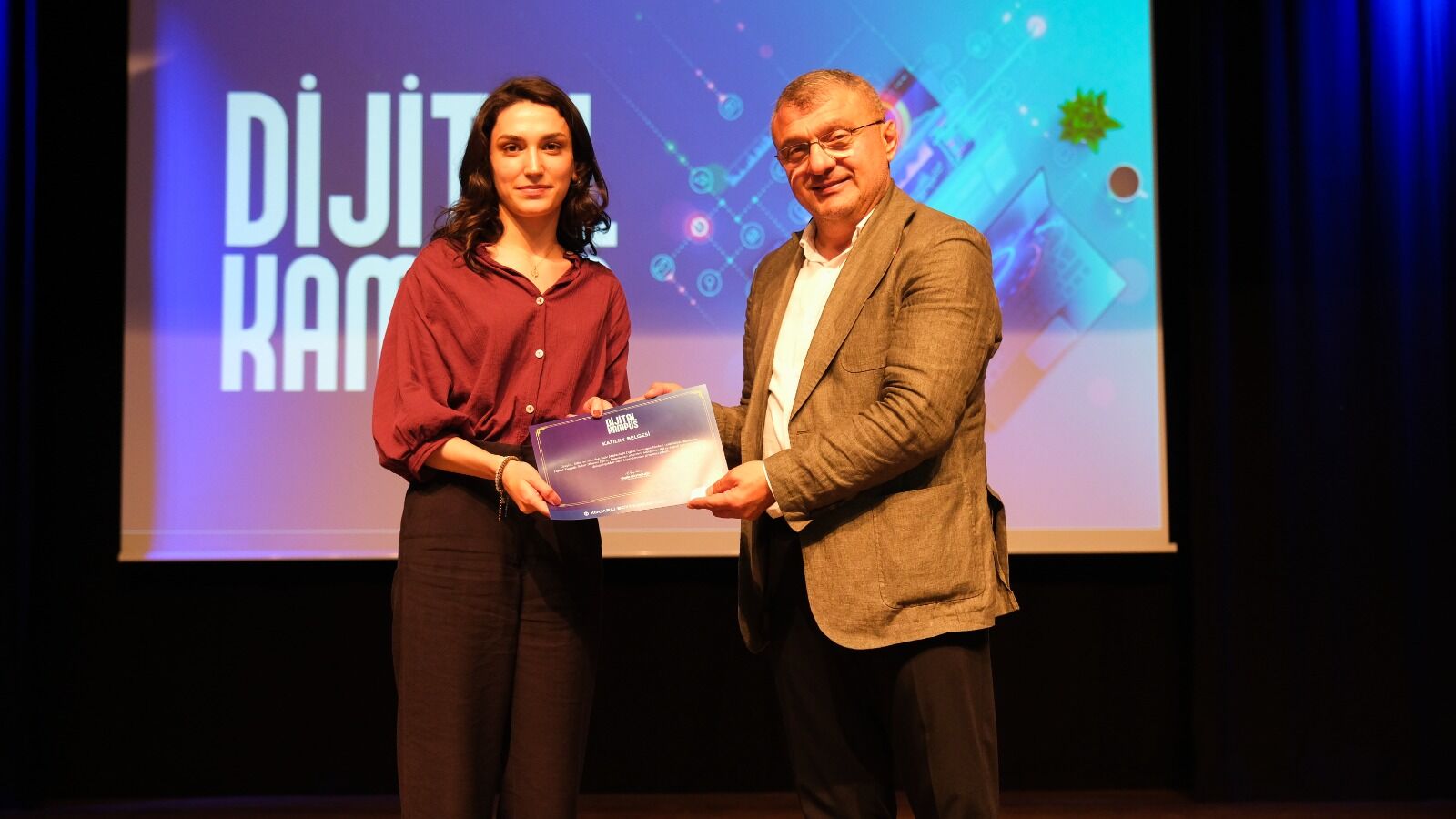 Dijital Kampüs’te Yetişen 237 Genç Sertifikalarını Aldı (21)-1