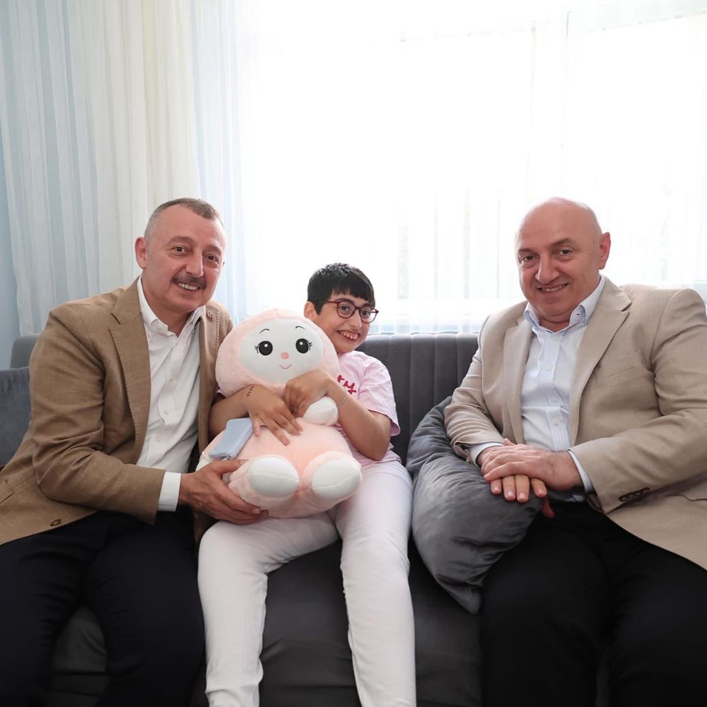 Doğum Günü Pastasını Başkan Büyükakın Getirdi (4)