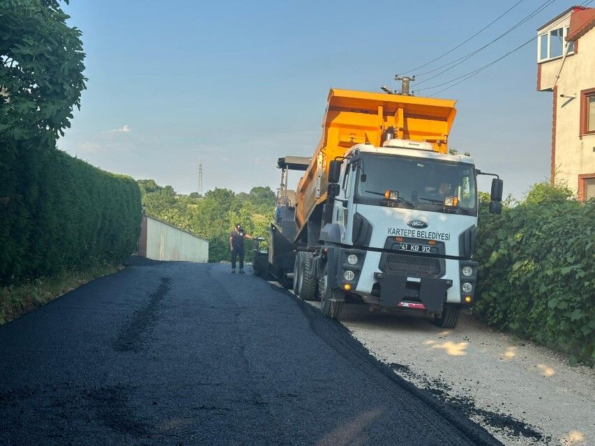 Kartepe’de Asfalt Mesaisi Aralıksız Sürüyor (2)