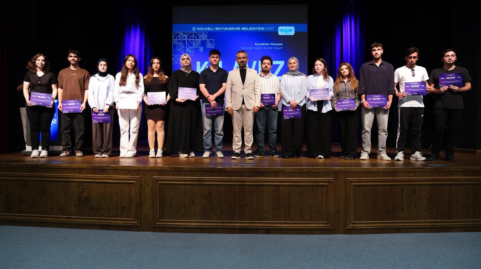 Kılavuz Kariyer’de 358 Öğrenci Sertifika Aldı (1)