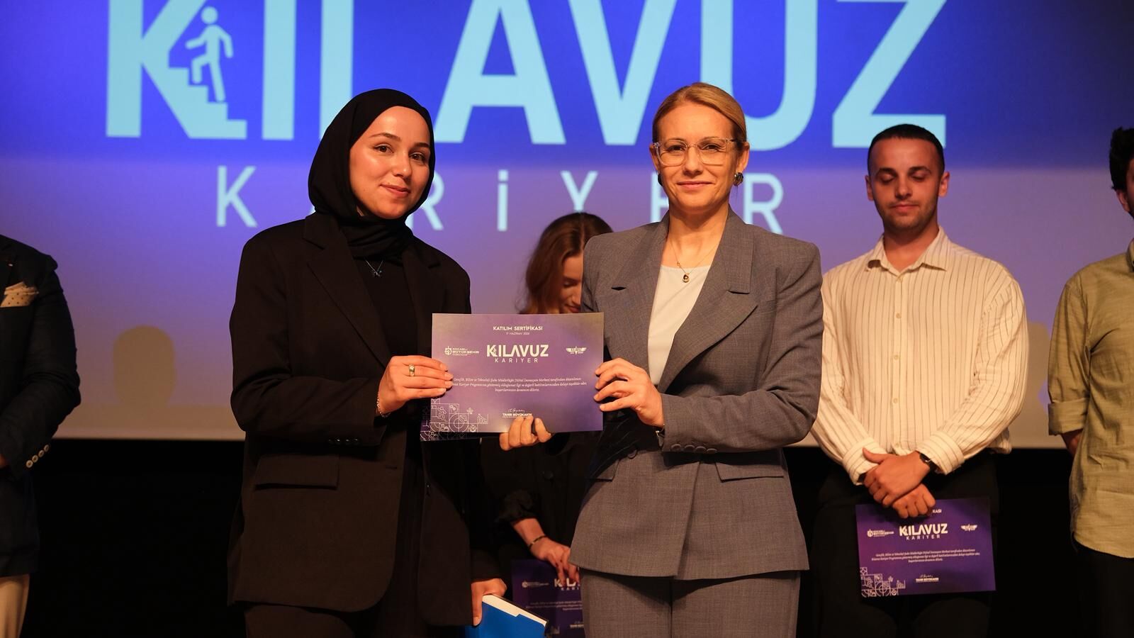Kılavuz Kariyer’de 358 Öğrenci Sertifika Aldı (5)