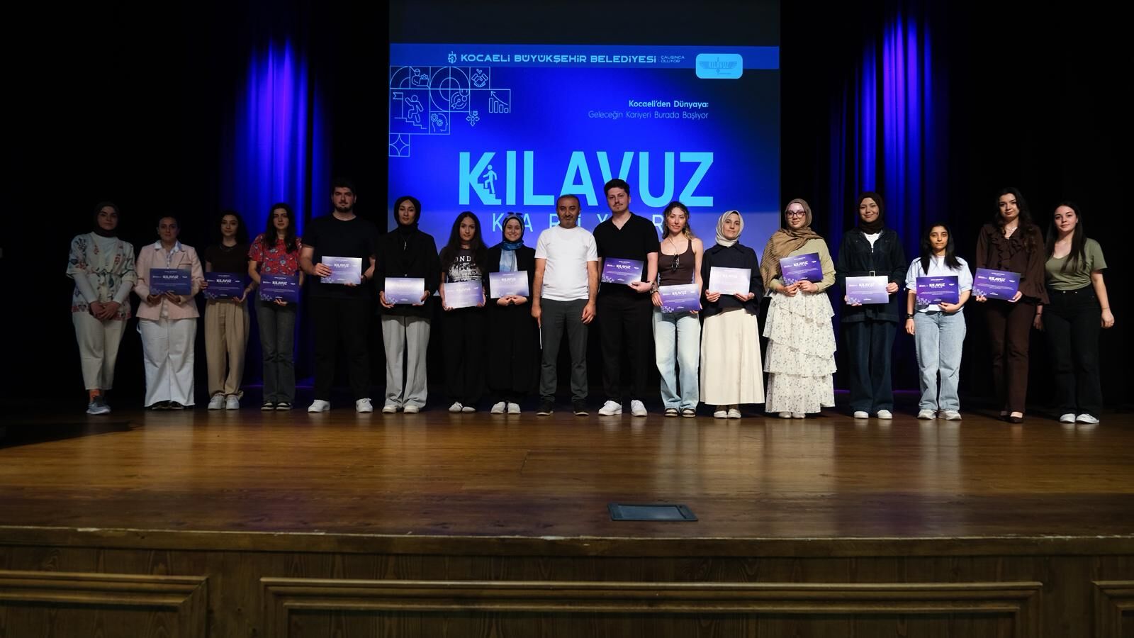 Kılavuz Kariyer’de 358 Öğrenci Sertifika Aldı (7)