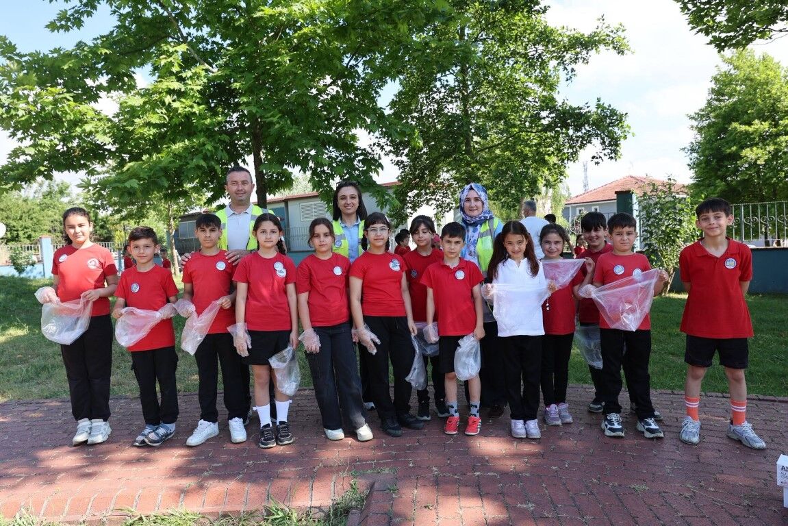 Öğrencilerinden Mıntıka Temizliği (7)