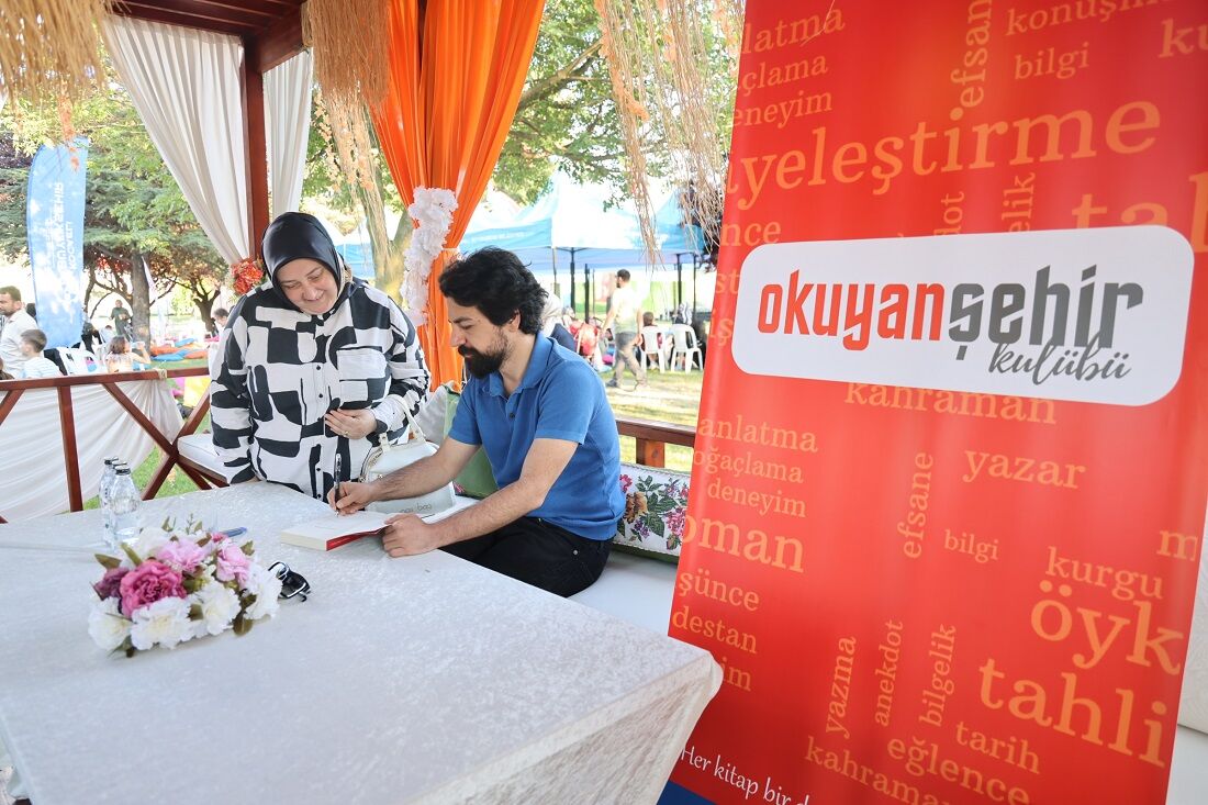 Okuyan Şehir’de Kitabın Gücü Herkesi Büyülüyor (10)