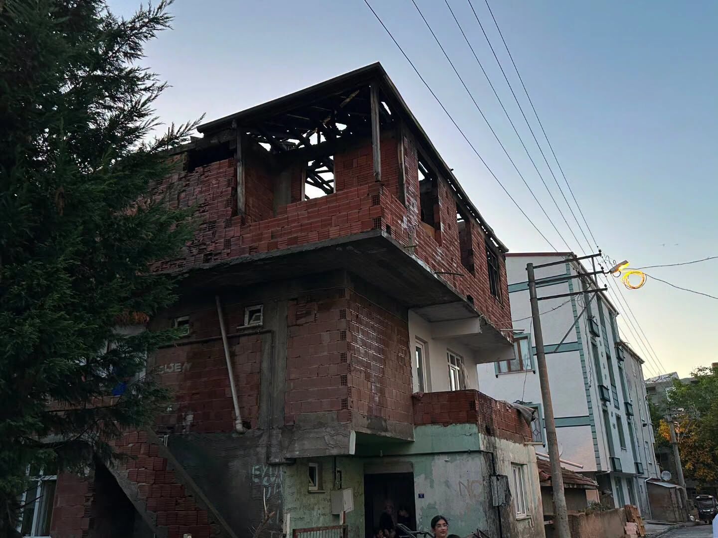 Başkan Ömeroğlu'ndan Yangın Mağduru Aileye Geçmiş Olsun Ziyareti (2)