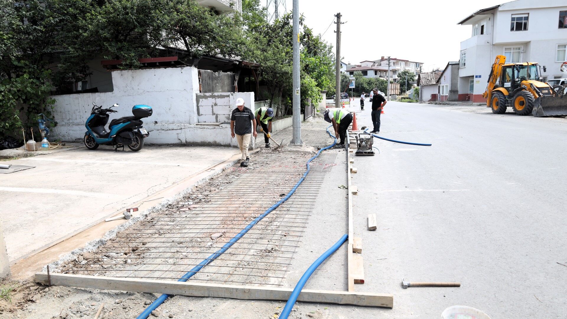 Büyükşehir’den Çiftlik Mahallesi’nde Üstyapı Seferberliği (6)