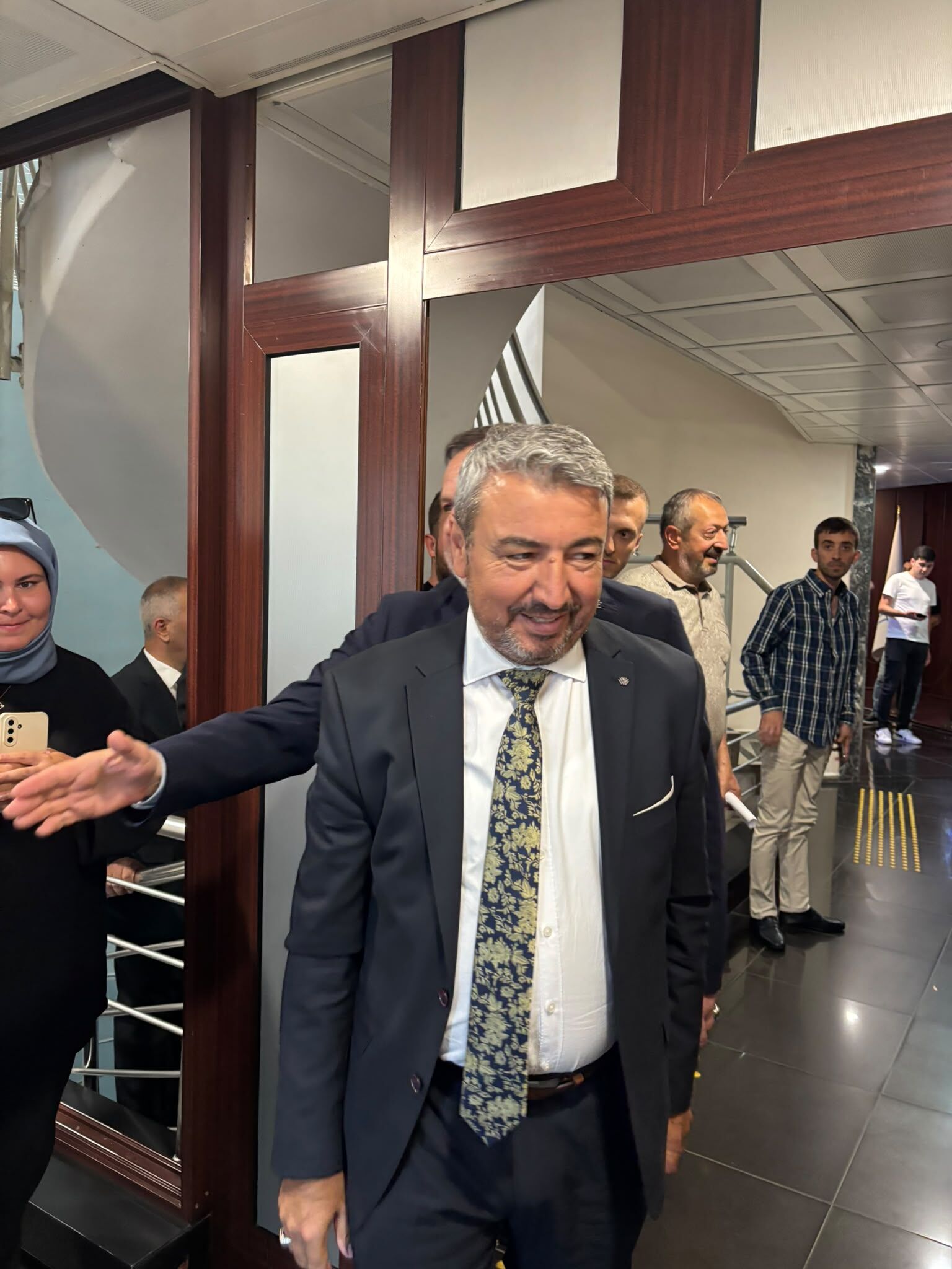 İzmit Belediyesi’nde Cumhur İttifakı Salonda, CHP Katlarda! Aday Çıkmazı Sürüyor