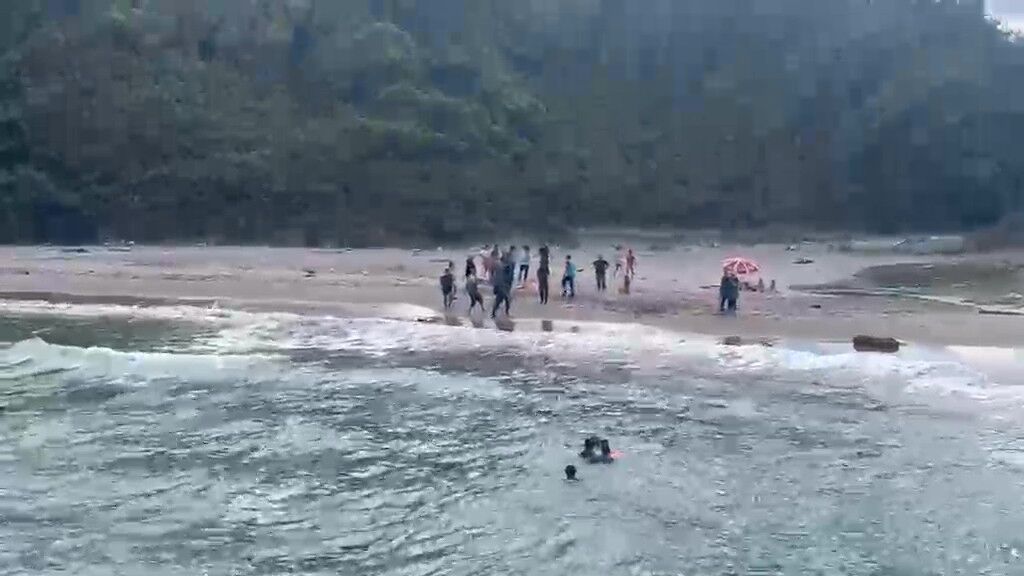 Kandıra’da Boğulma Tehlikesi Geçiren Baba Ve Çocukları Kurtarıldı-2