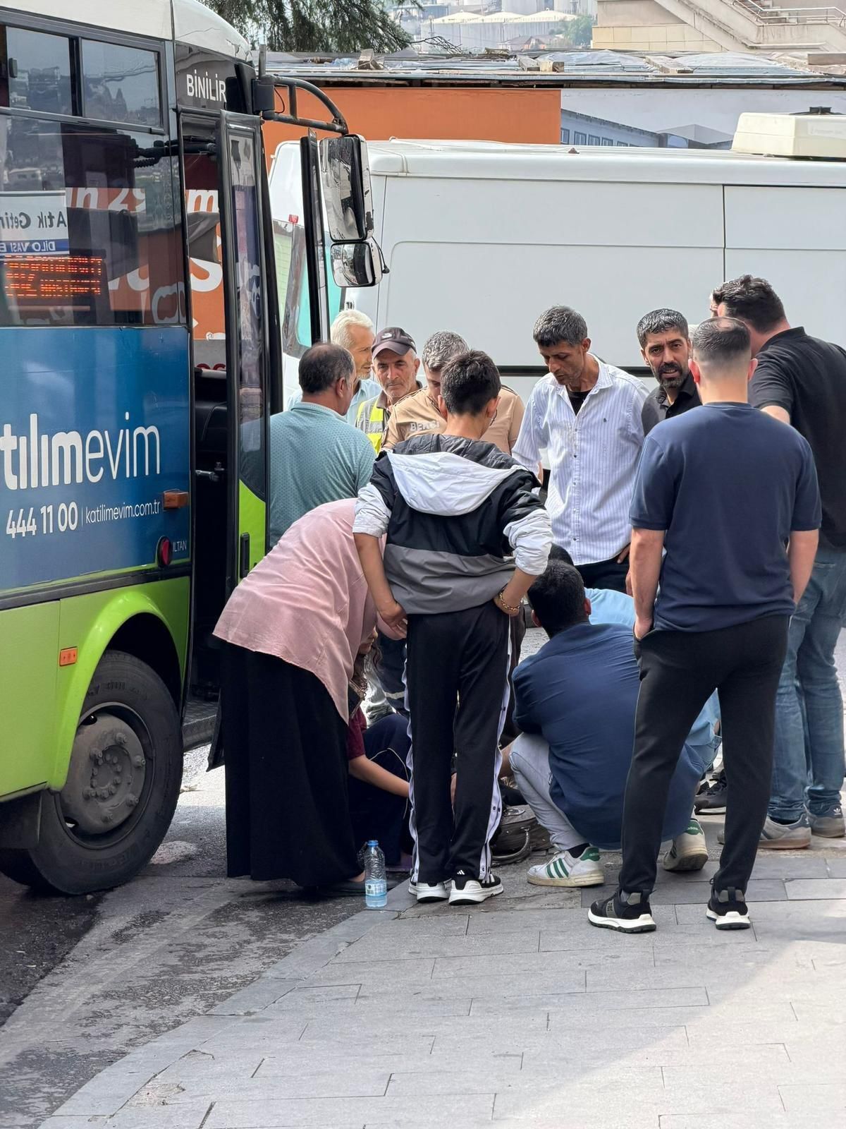 Dilovası’nda 65 Yaşındaki Kadını Darp Etti, Polis Otosuna Kaza Yaptırdı-2