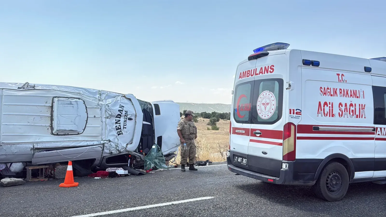 Diyarbakır’da Kocaeli Plakalı Minibüs Devrildi: 5 Ölü, 11 Yaralı-2