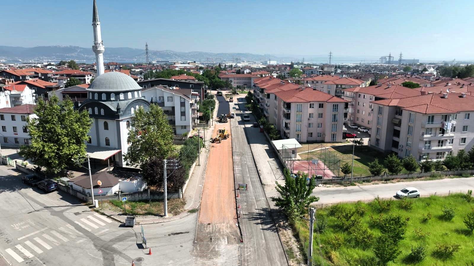 Gölcük’te Ergenekon Caddesi Kavşağı Yenileniyor (4)