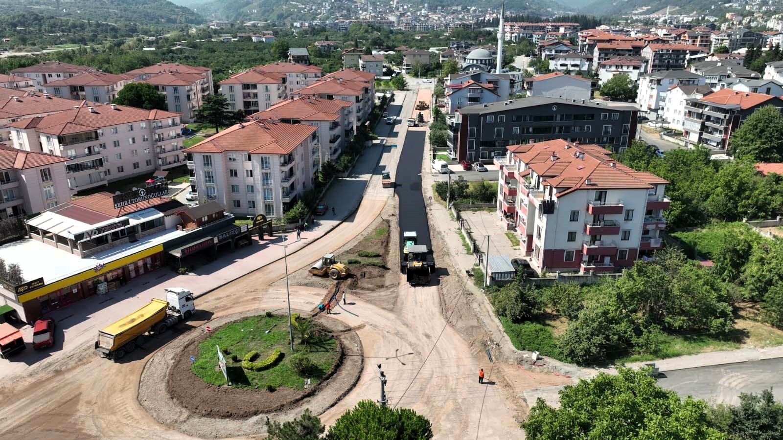 Gölcük’te Ergenekon Caddesi Kavşağı Yenileniyor (6)