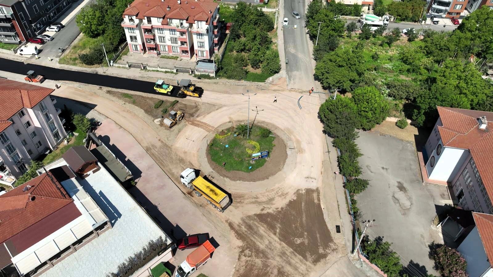 Gölcük’te Ergenekon Caddesi Kavşağı Yenileniyor (7)