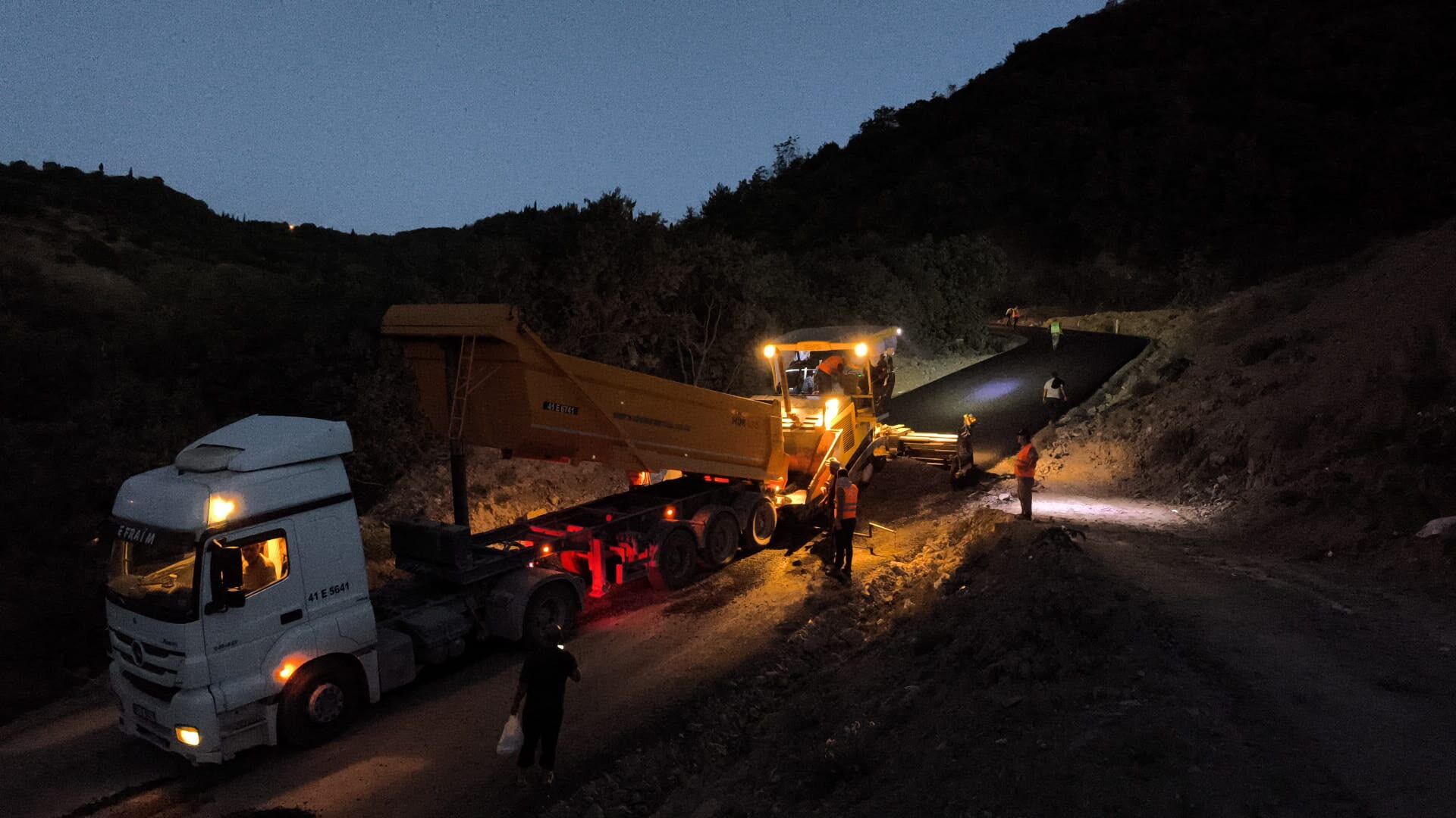 Karamürsel Dereköy’de Bozulan Yollar Yenileniyor (2)