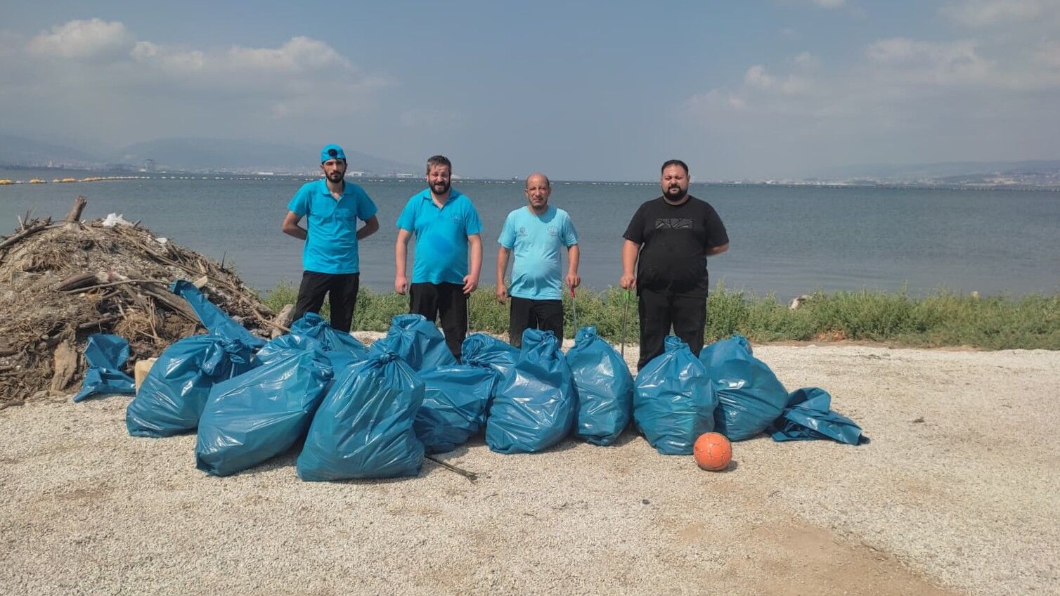 Kocaeli’nin Kıyı Şeritleri 10 Ton Atıktan Arındırıldı (1)