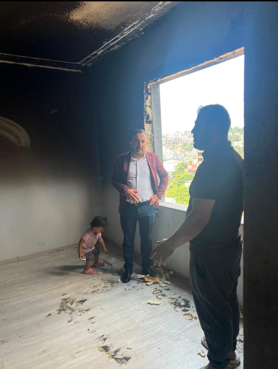 Dilovası’nda Örnek Dayanışma: Yangın Mağduru Aile Yuvasına Kavuştu-3