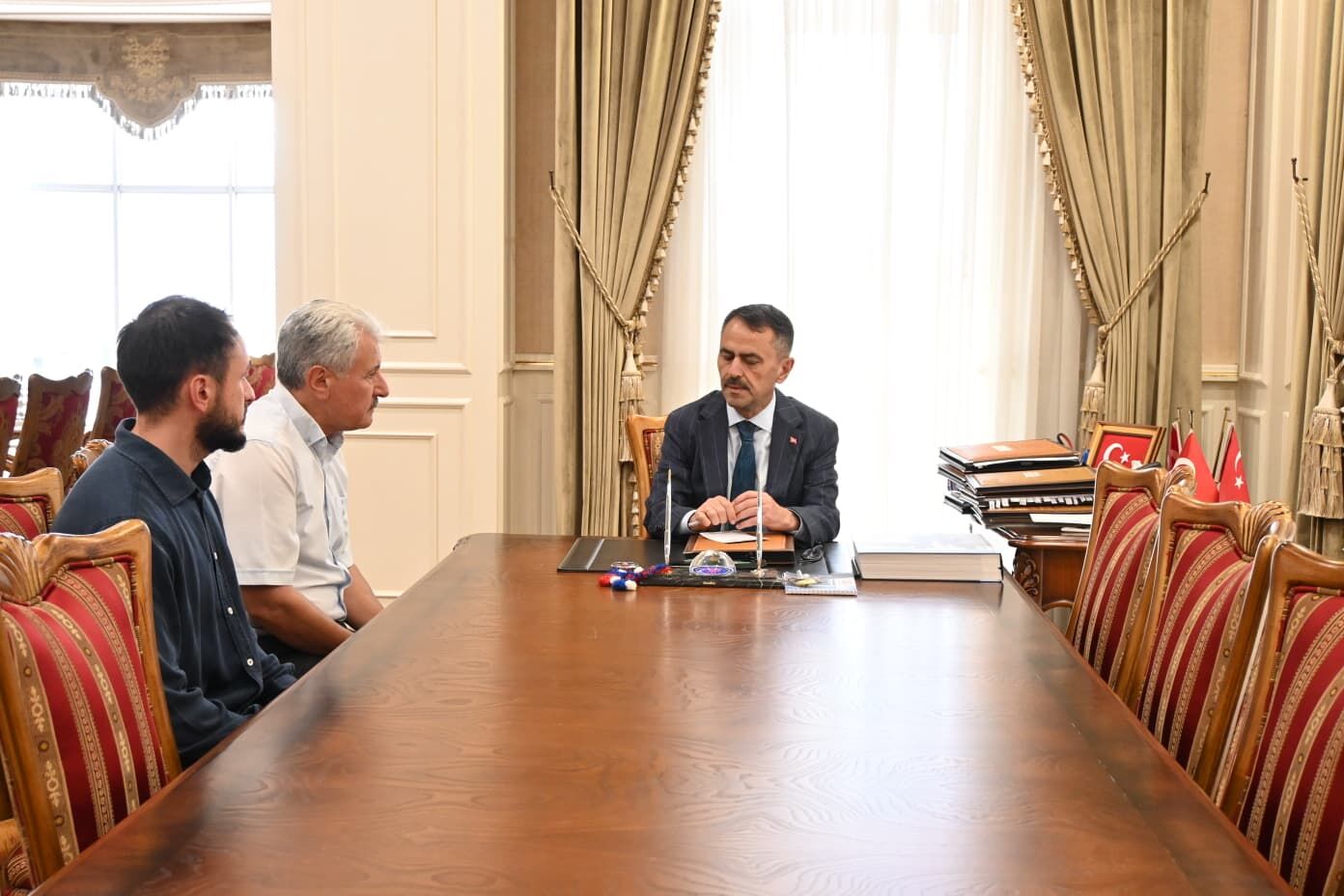 Vali Aktaş Sosyal Medyadan Ulaşan Vatandaşları Makamında Ağırladı-1