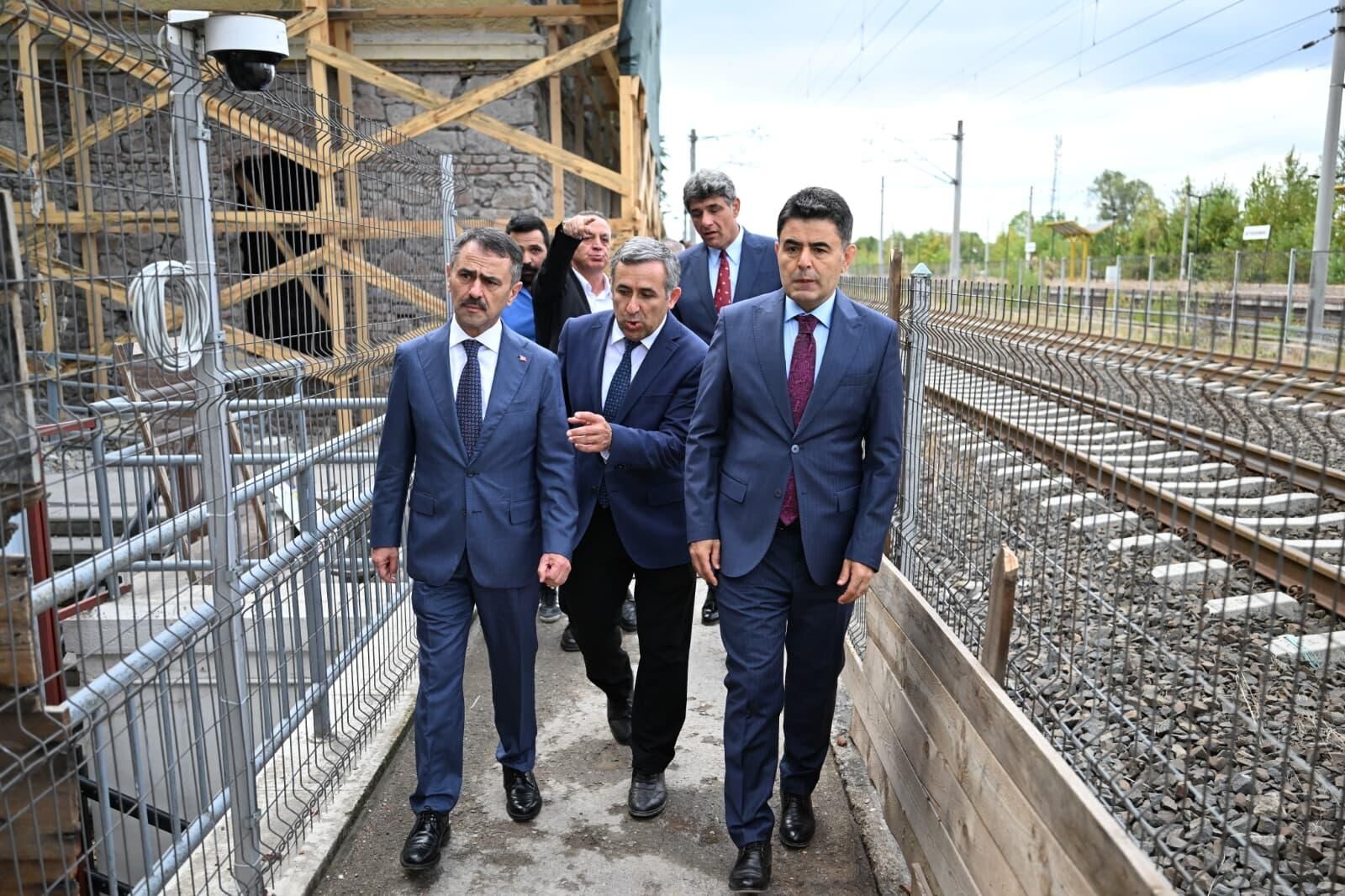 Bakan Yardımcısı Kartepe’de Derbent Garını İnceledi