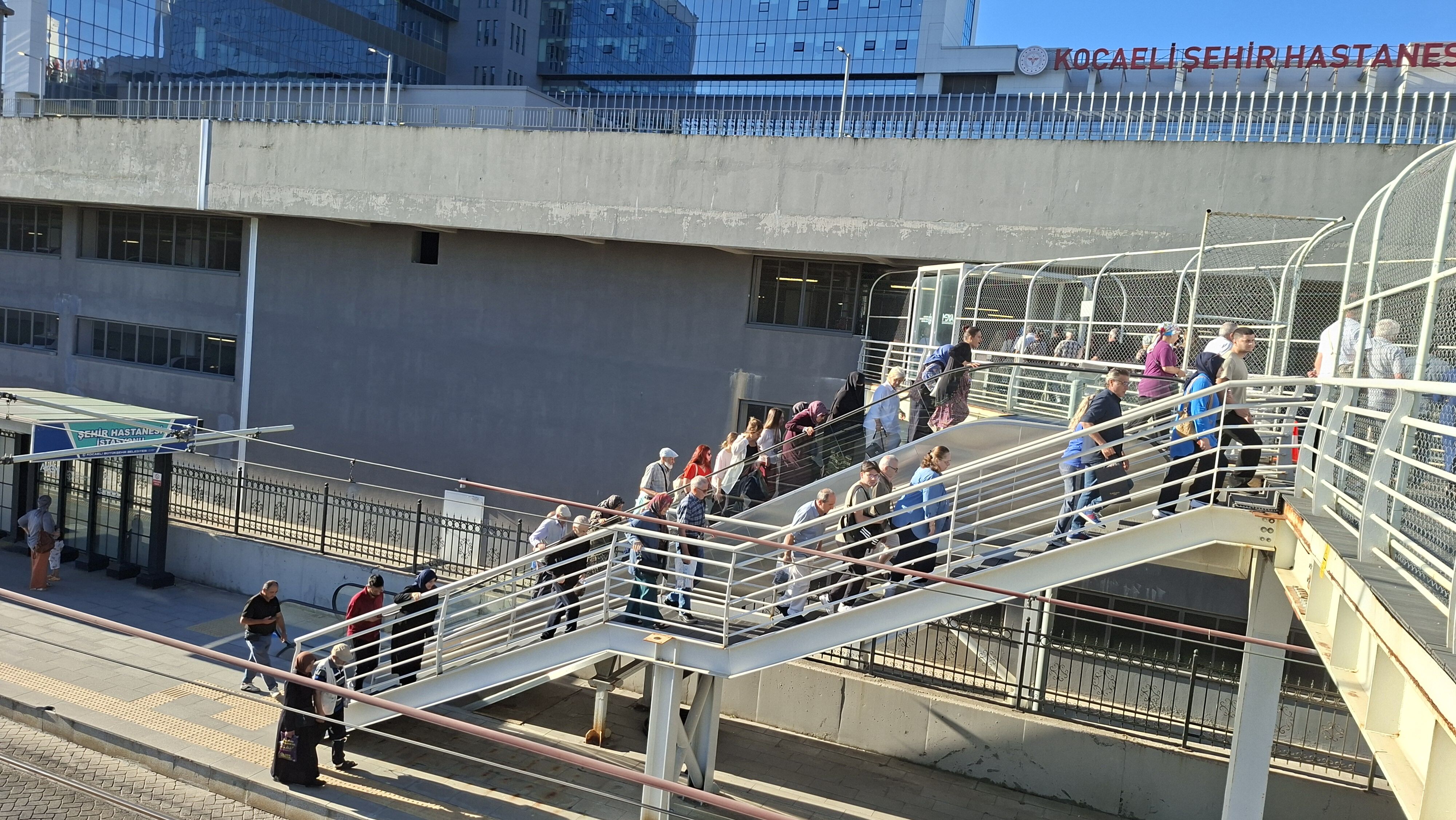 Kocaeli Şehir Hastanesi Tramvay Durağındaki Yürüyen Merdivenler Çalışmıyor-1